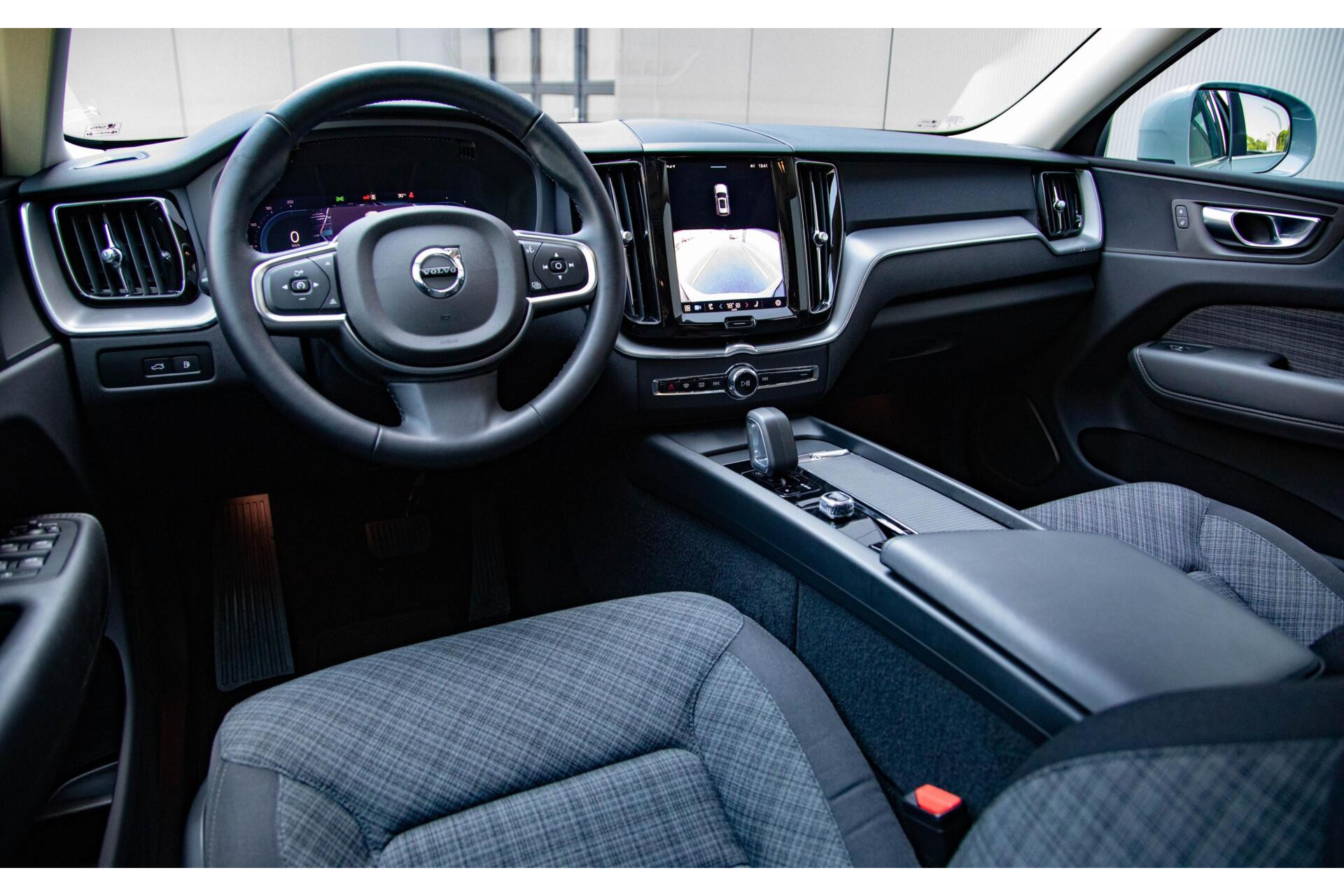 Volvo XC60 T6 Plug-In Hybrid AWD Core Bright Panorama|Keyless|Google|