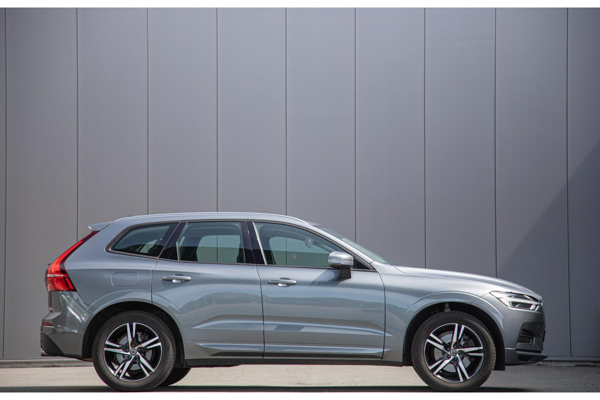 Volvo XC60 - 2.0 T5 AWD Momentum Trekhaak|Stoelverwarming|CarPlay