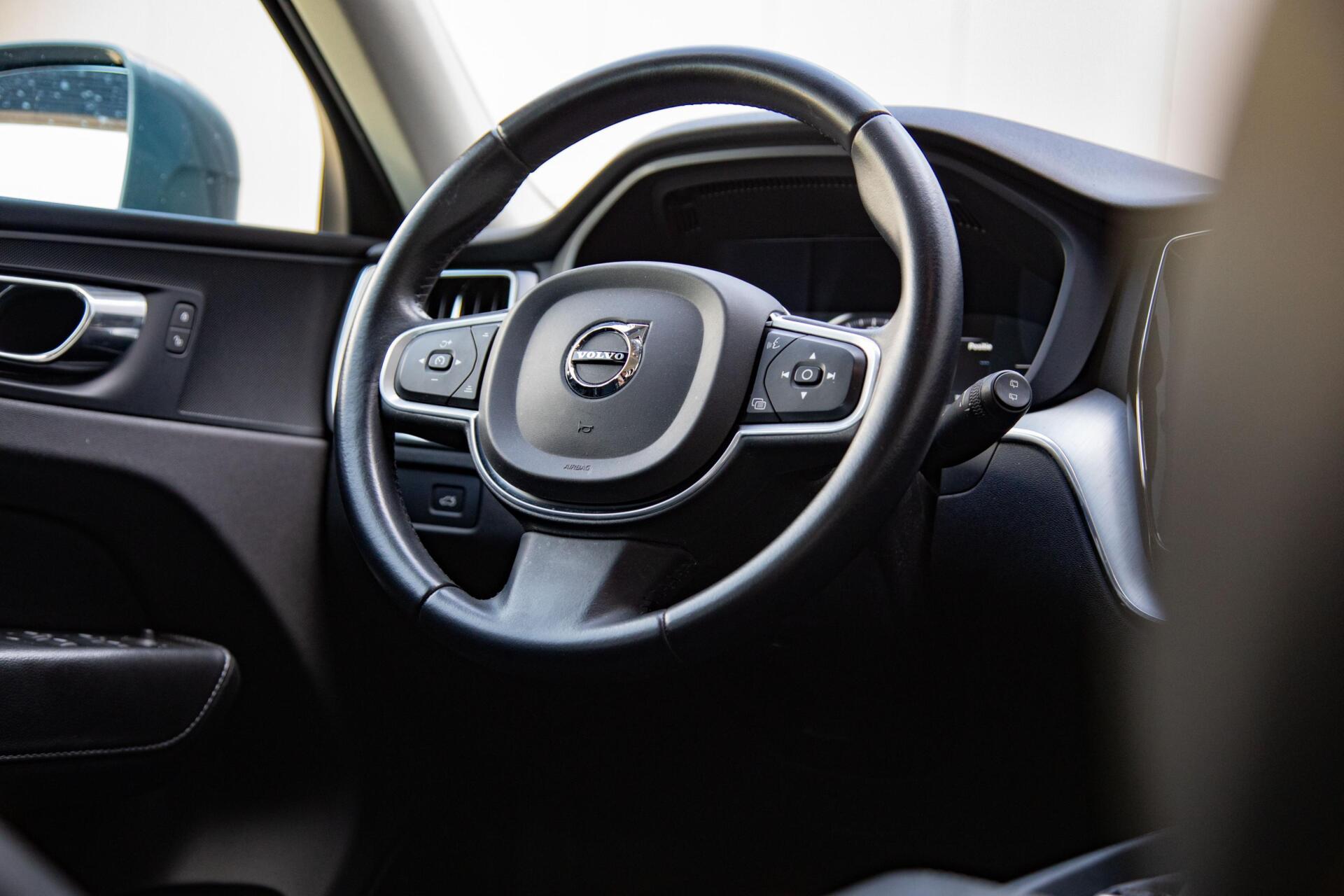 Volvo XC60 2.0 T5 AWD Momentum Trekhaak|Stoelverwarming|CarPlay
