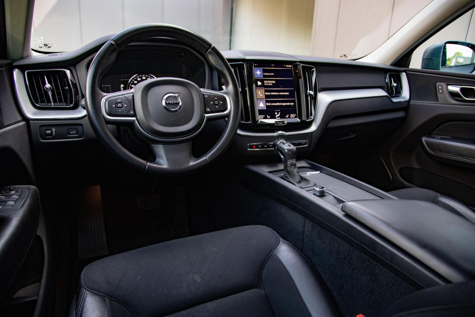 Volvo XC60 2.0 T5 AWD Momentum Trekhaak|Stoelverwarming|CarPlay