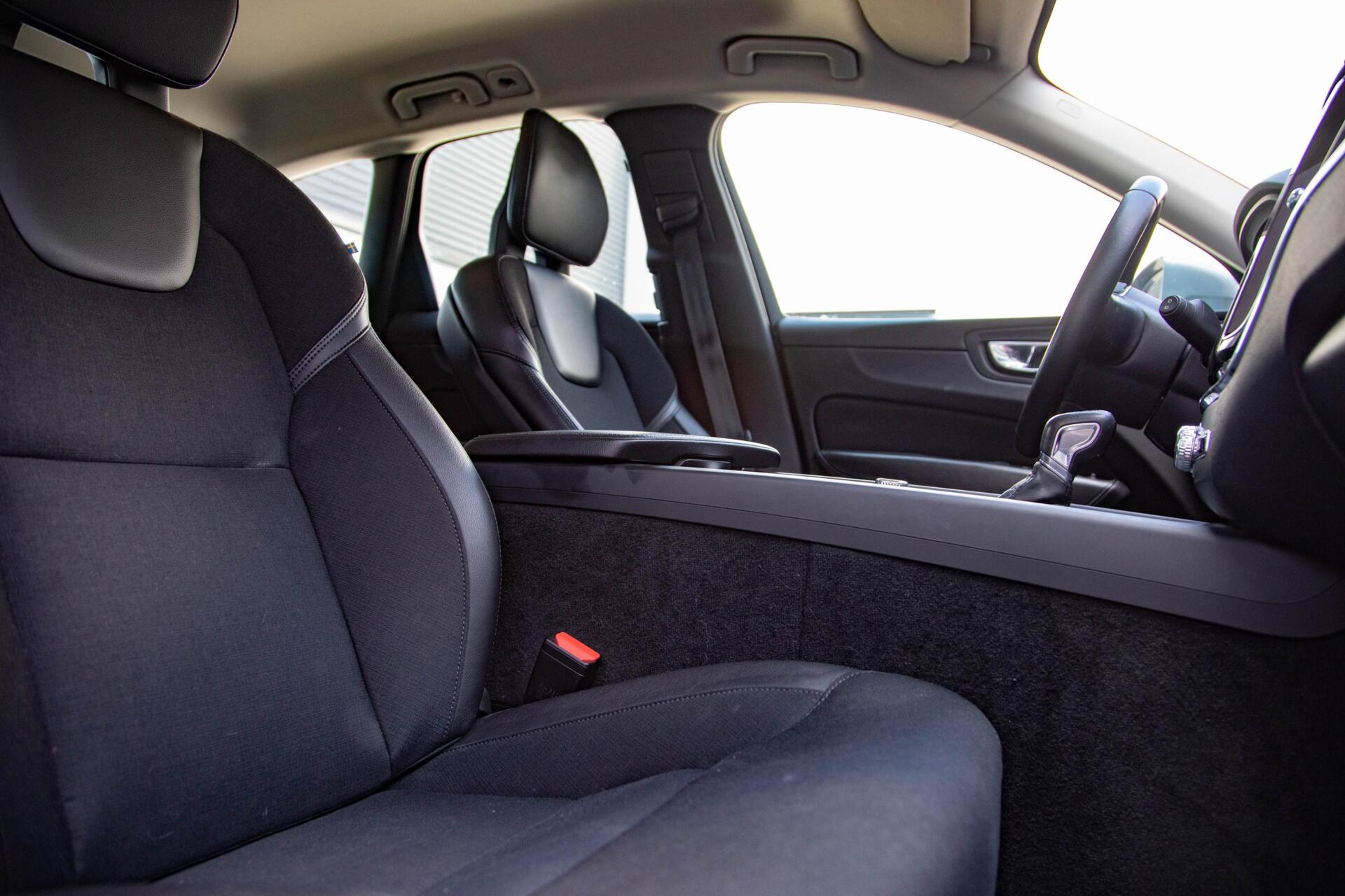 Volvo XC60 2.0 T5 AWD Momentum Trekhaak|Stoelverwarming|CarPlay