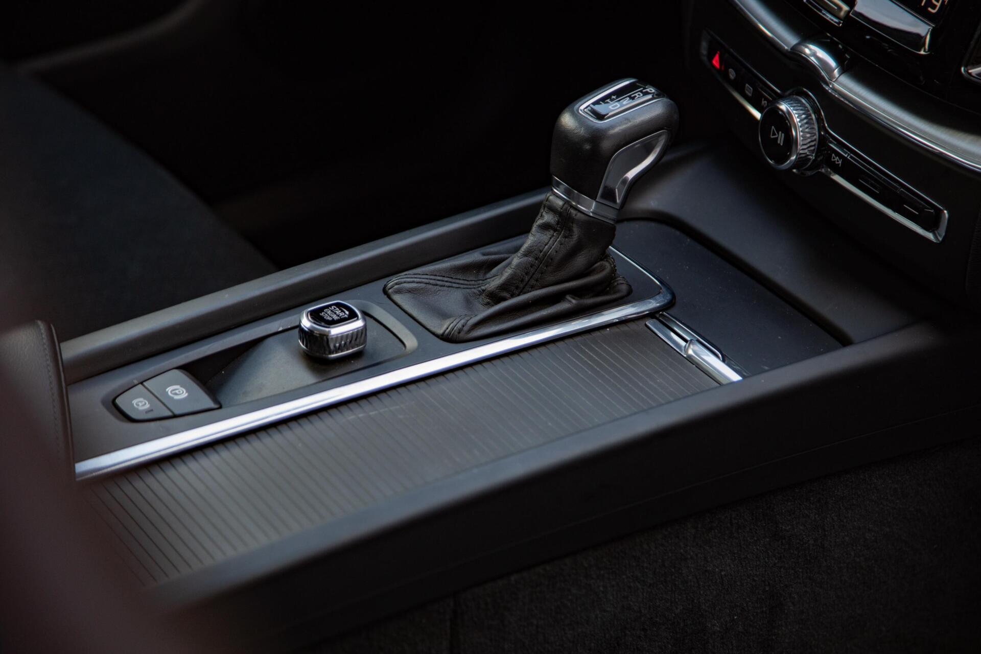 Volvo XC60 2.0 T5 AWD Momentum Trekhaak|Stoelverwarming|CarPlay