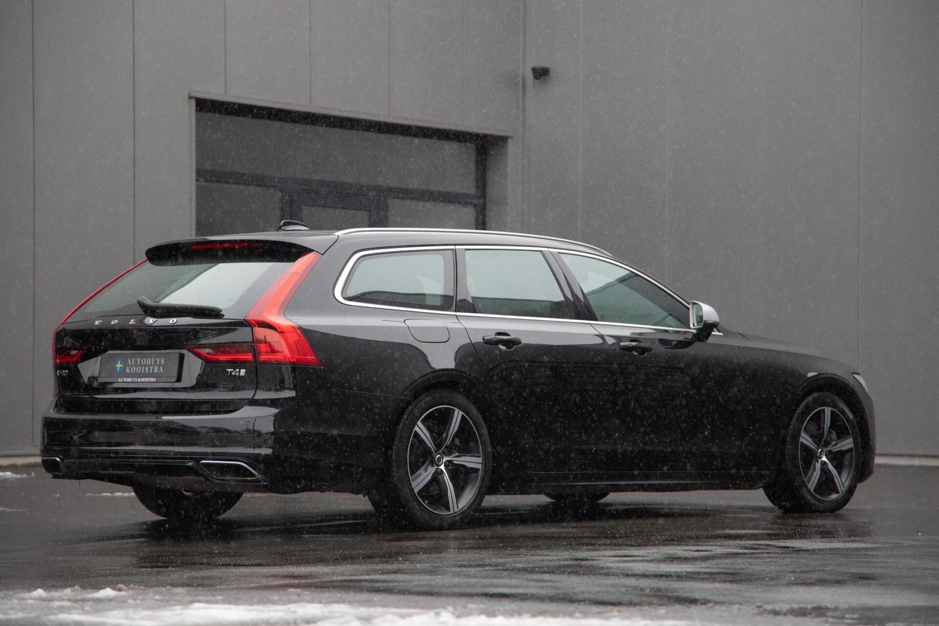 Volvo V90 2.0 T4 Business Sport 190PK|H/K Audio|Leer|Trekhaak|DAB+|LED