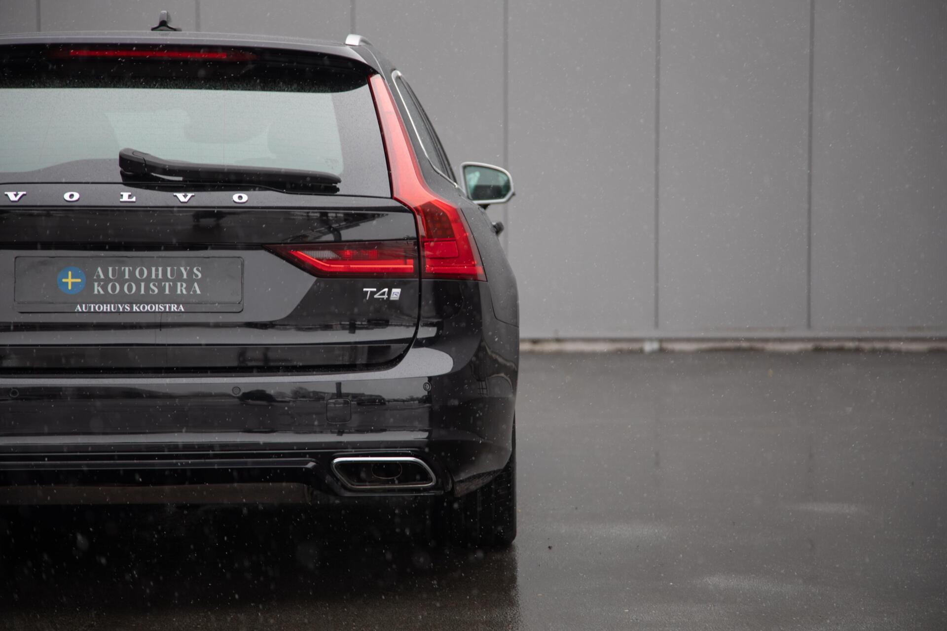 Volvo V90 2.0 T4 Business Sport 190PK|H/K Audio|Leer|Trekhaak|DAB+|LED