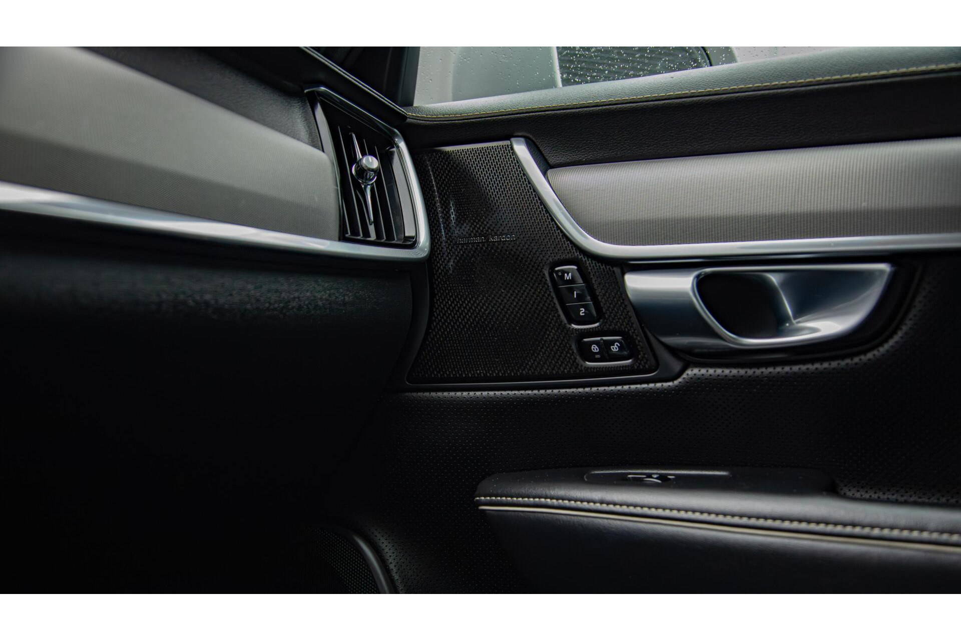 Volvo V90 2.0 T4 Business Sport 190PK|H/K Audio|Leer|Trekhaak|DAB+|LED