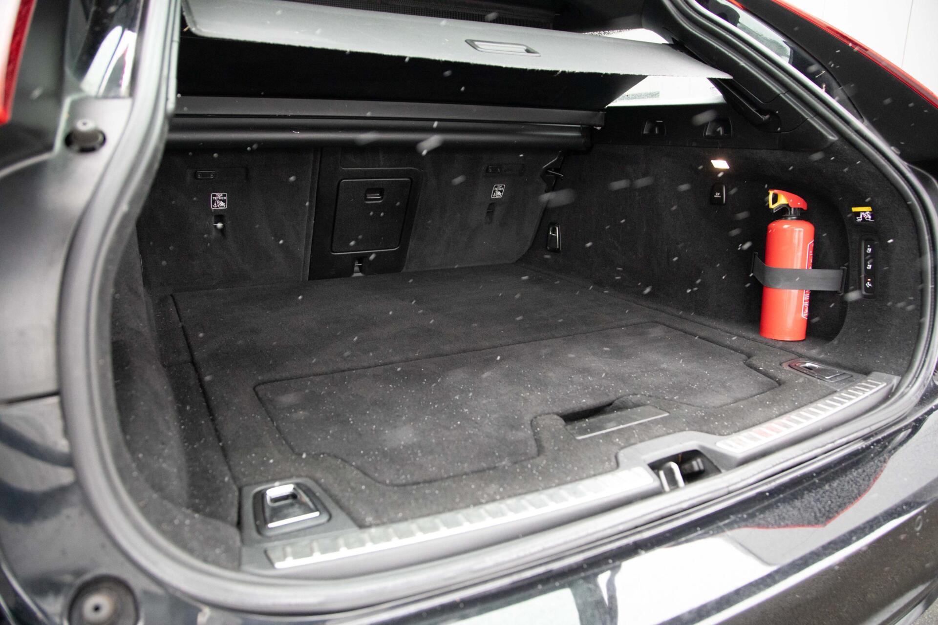Volvo V90 2.0 T4 Business Sport 190PK|H/K Audio|Leer|Trekhaak|DAB+|LED