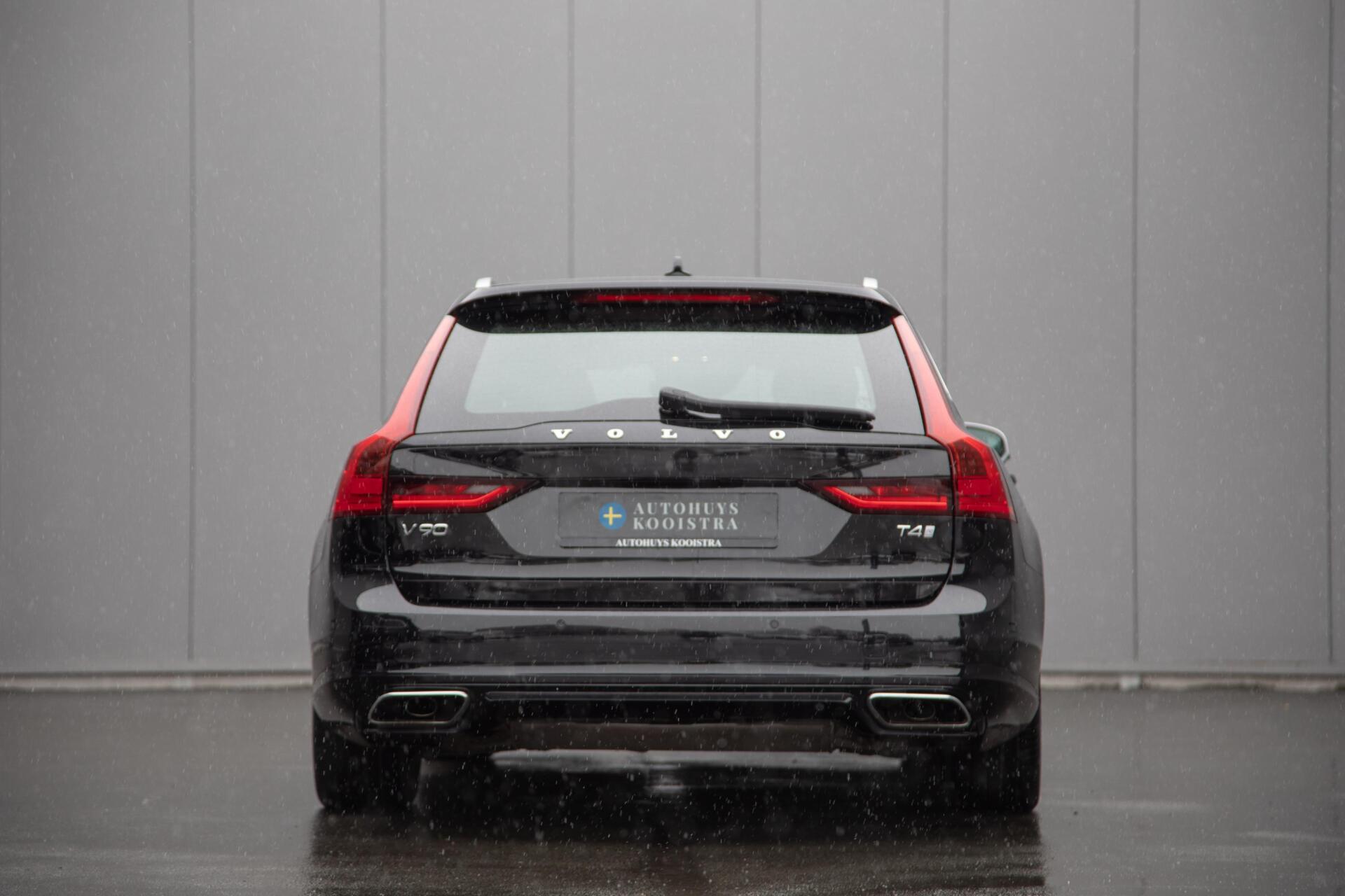 Volvo V90 2.0 T4 Business Sport 190PK|H/K Audio|Leer|Trekhaak|DAB+|LED