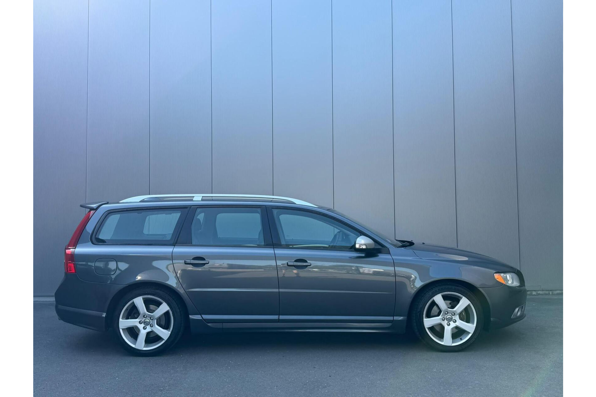 Volvo V70 - 2.0T R-Design Trekhaak|Automaat|Leer|