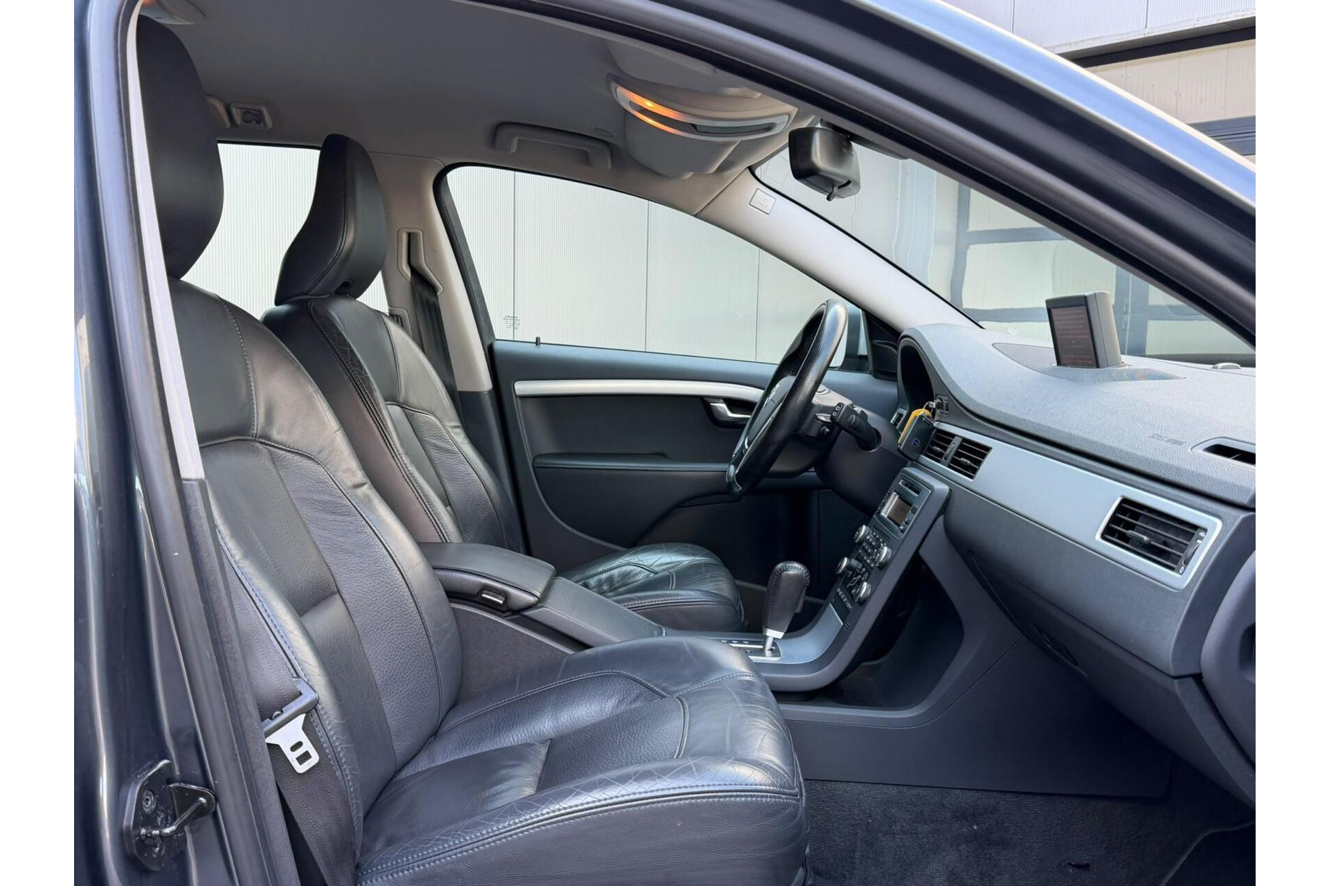 Volvo V70 2.0T R-Design Trekhaak|Automaat|Leer|