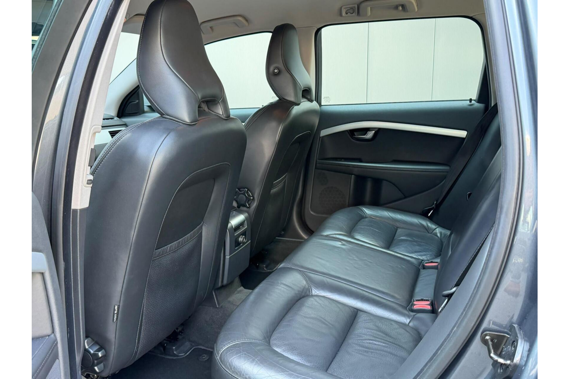 Volvo V70 2.0T R-Design Trekhaak|Automaat|Leer|