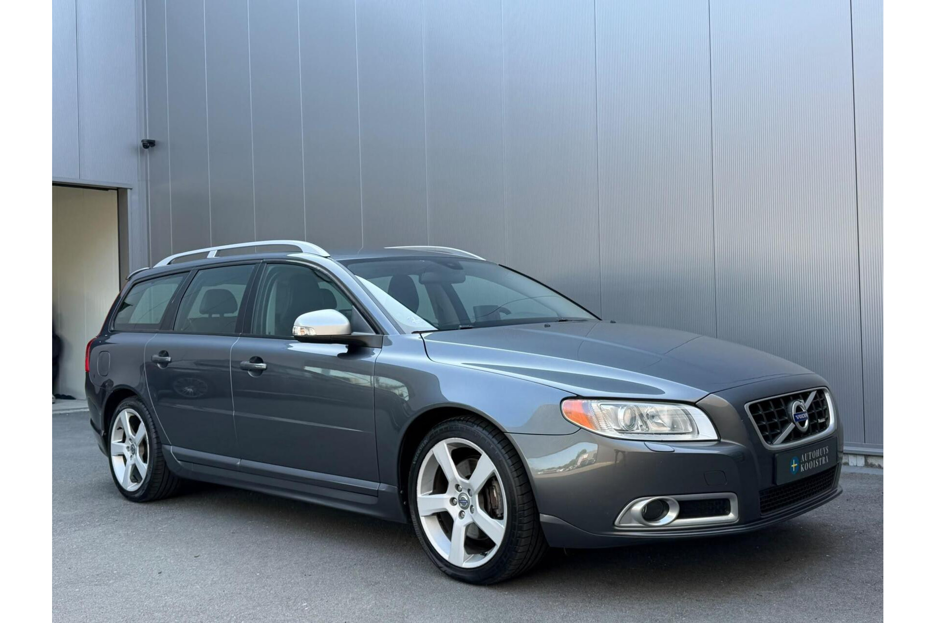 Volvo V70 2.0T R-Design Trekhaak|Automaat|Leer|