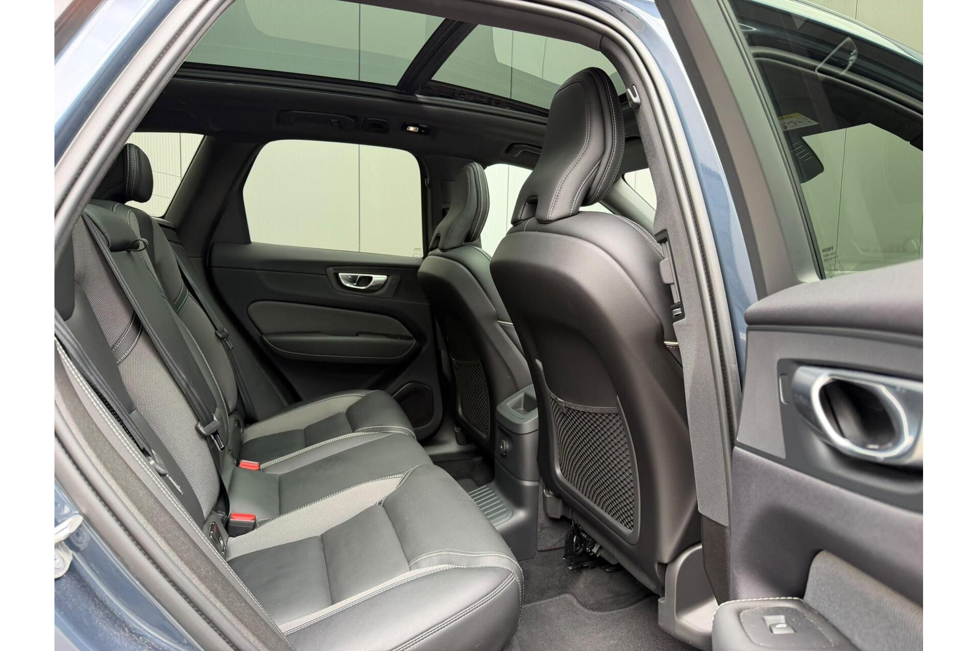 Volvo XC60 2.0 T6 Plug-in hybrid AWD Plus Dark Panorama|H/K Audio|Keyless