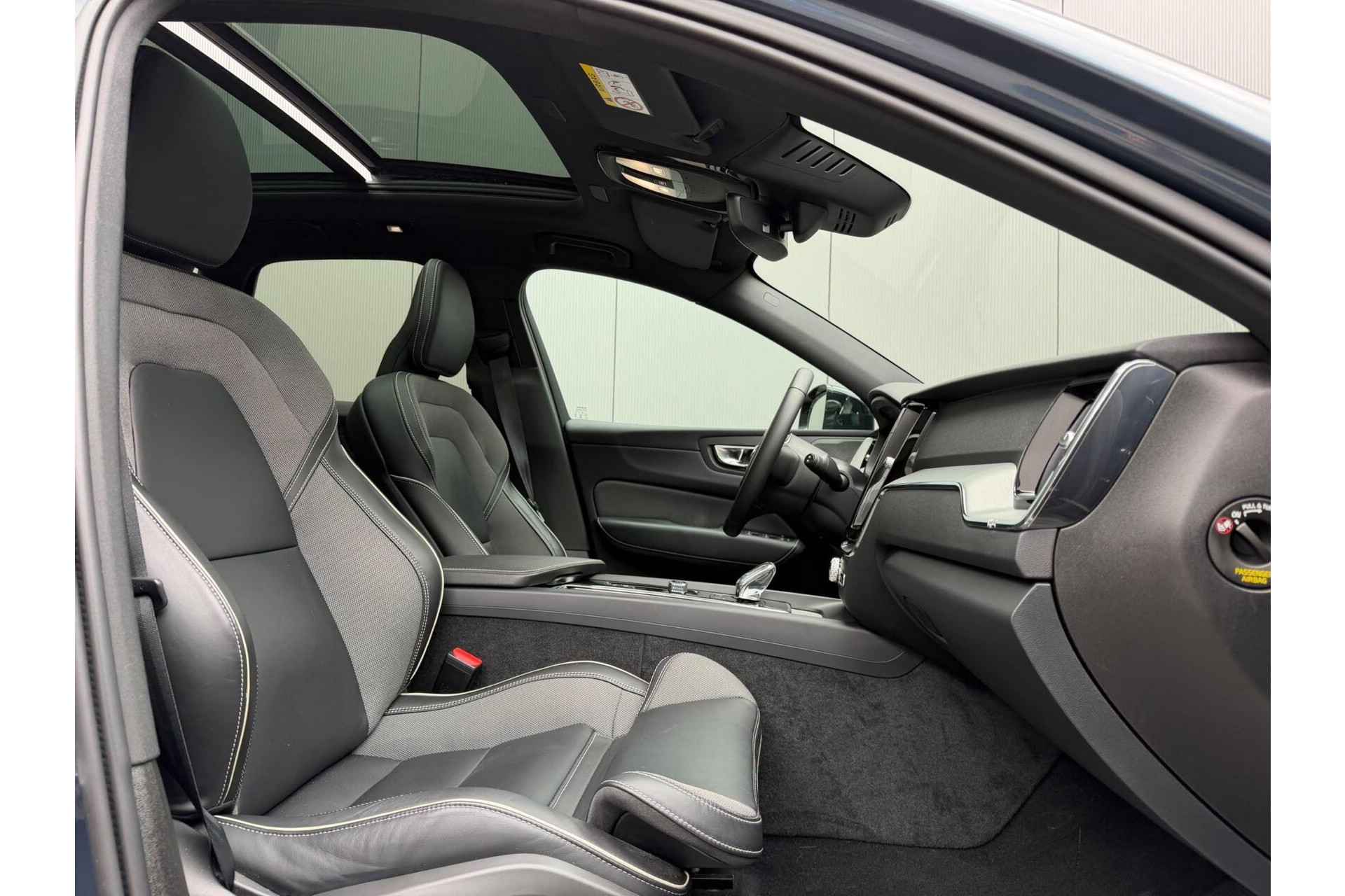 Volvo XC60 2.0 T6 Plug-in hybrid AWD Plus Dark Panorama|H/K Audio|Keyless