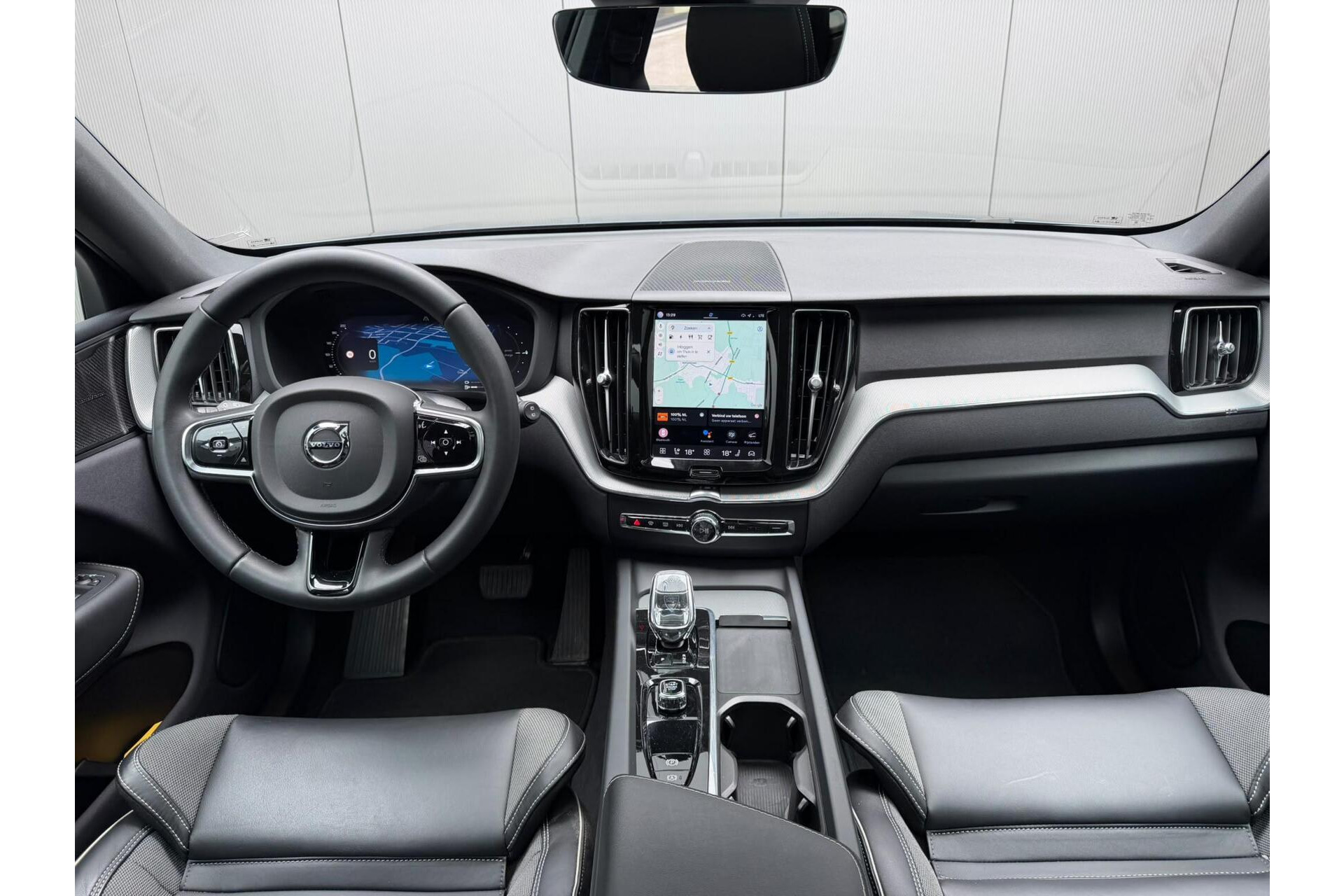 Volvo XC60 2.0 T6 Plug-in hybrid AWD Plus Dark Panorama|H/K Audio|Keyless