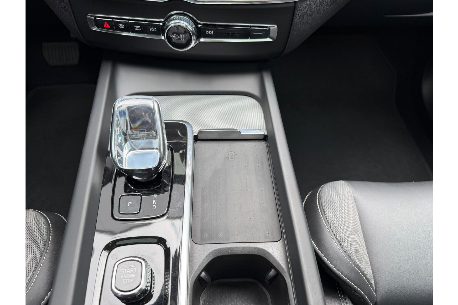 Volvo XC60 2.0 T6 Plug-in hybrid AWD Plus Dark Panorama|H/K Audio|Keyless