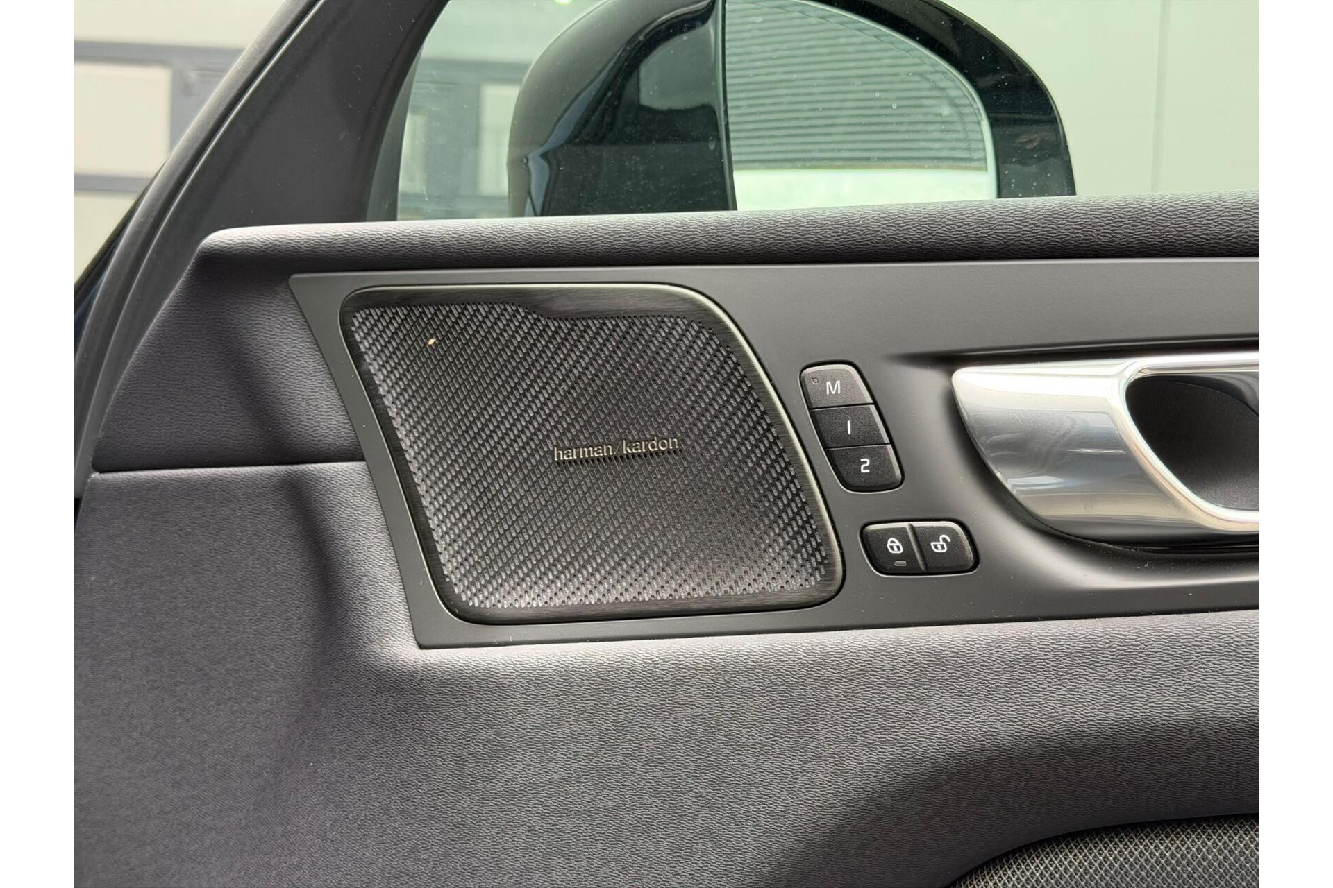Volvo XC60 2.0 T6 Plug-in hybrid AWD Plus Dark Panorama|H/K Audio|Keyless
