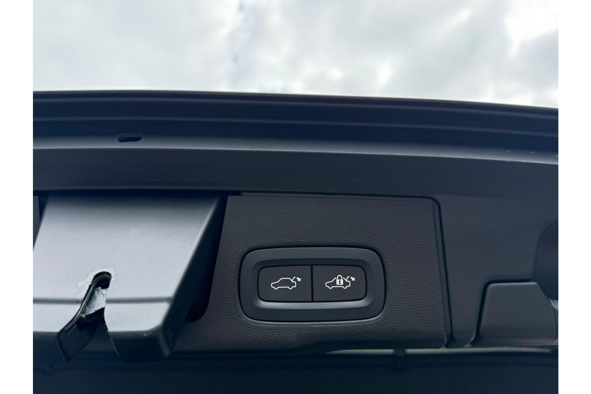 Volvo XC60 2.0 T6 Plug-in hybrid AWD Plus Dark Panorama|H/K Audio|Keyless