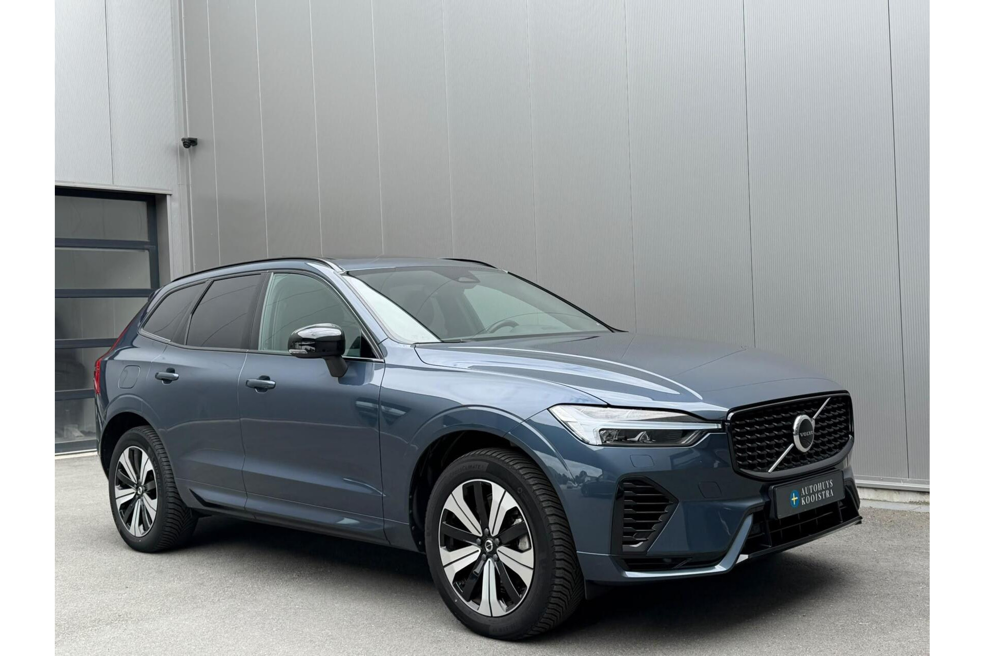 Volvo XC60 2.0 T6 Plug-in hybrid AWD Plus Dark Panorama|H/K Audio|Keyless