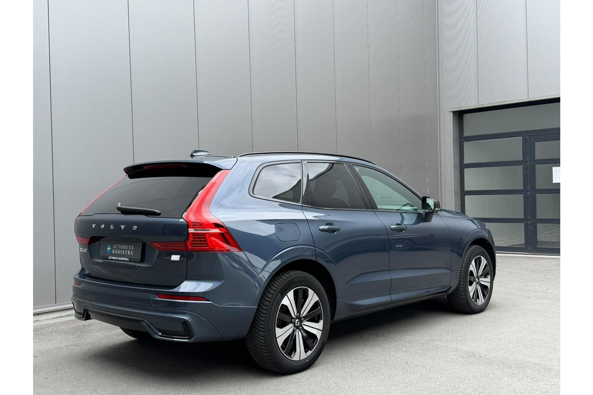 Volvo XC60 2.0 T6 Plug-in hybrid AWD Plus Dark Panorama|H/K Audio|Keyless