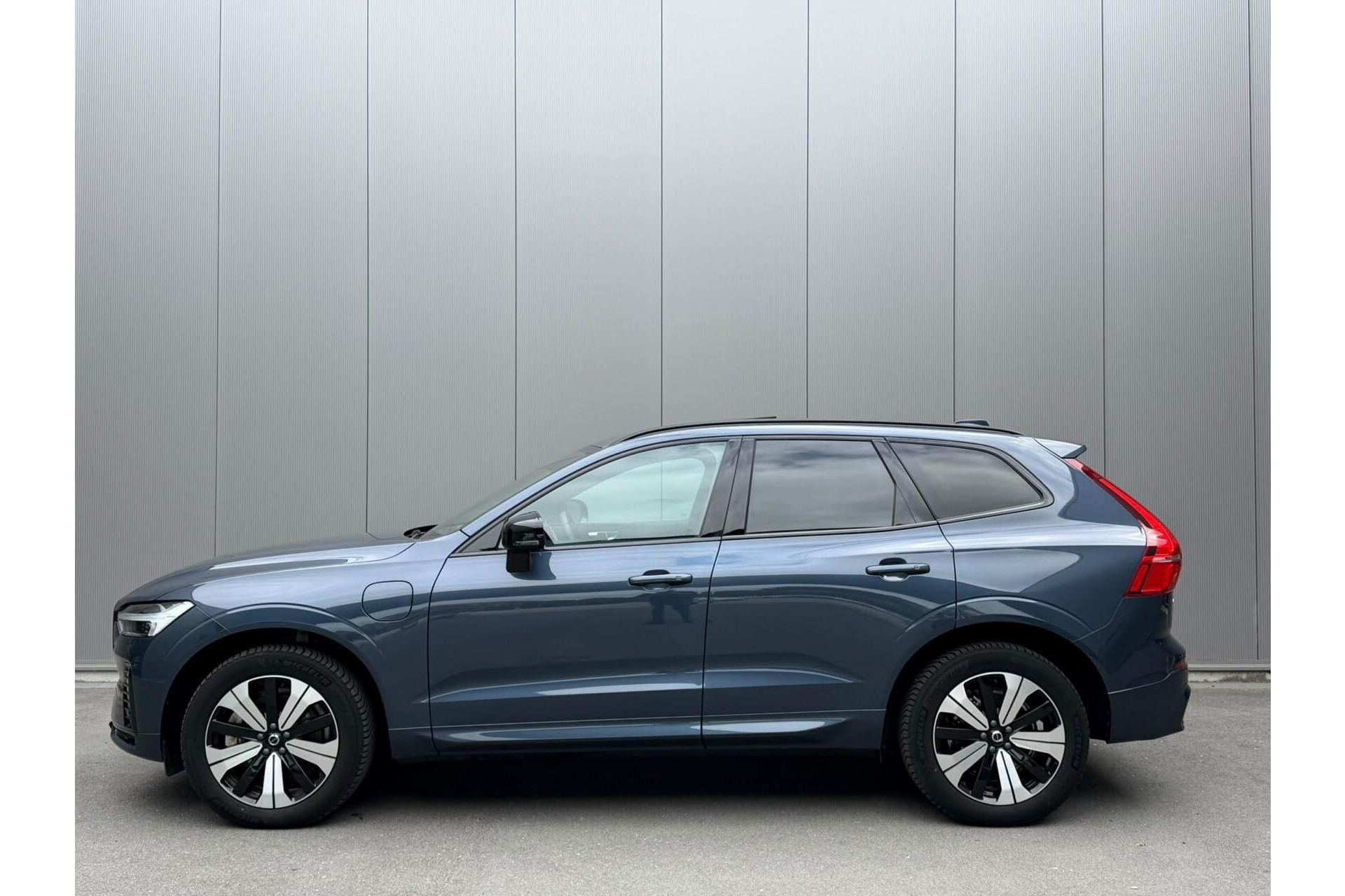 Volvo XC60 2.0 T6 Plug-in hybrid AWD Plus Dark Panorama|H/K Audio|Keyless