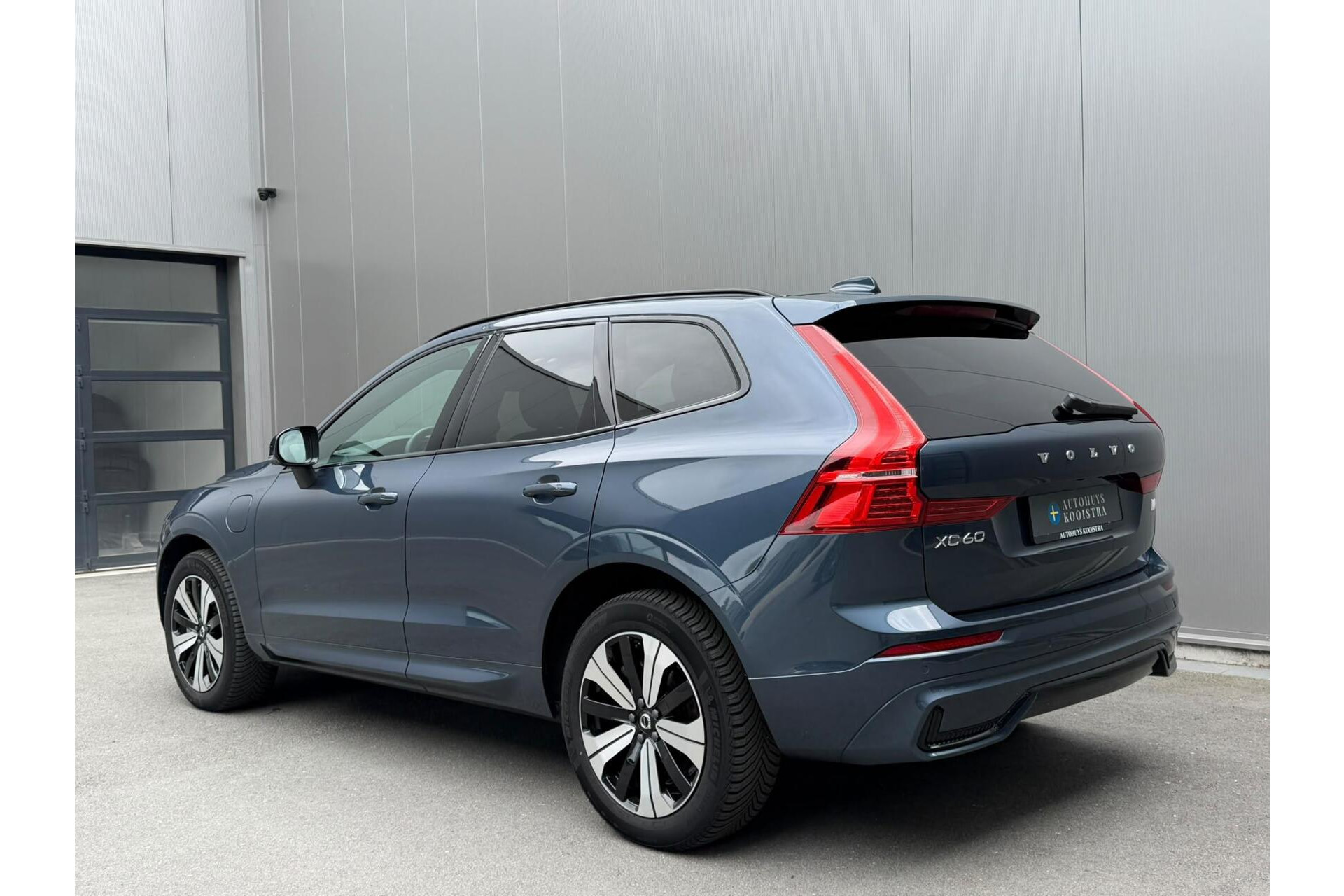 Volvo XC60 2.0 T6 Plug-in hybrid AWD Plus Dark Panorama|H/K Audio|Keyless