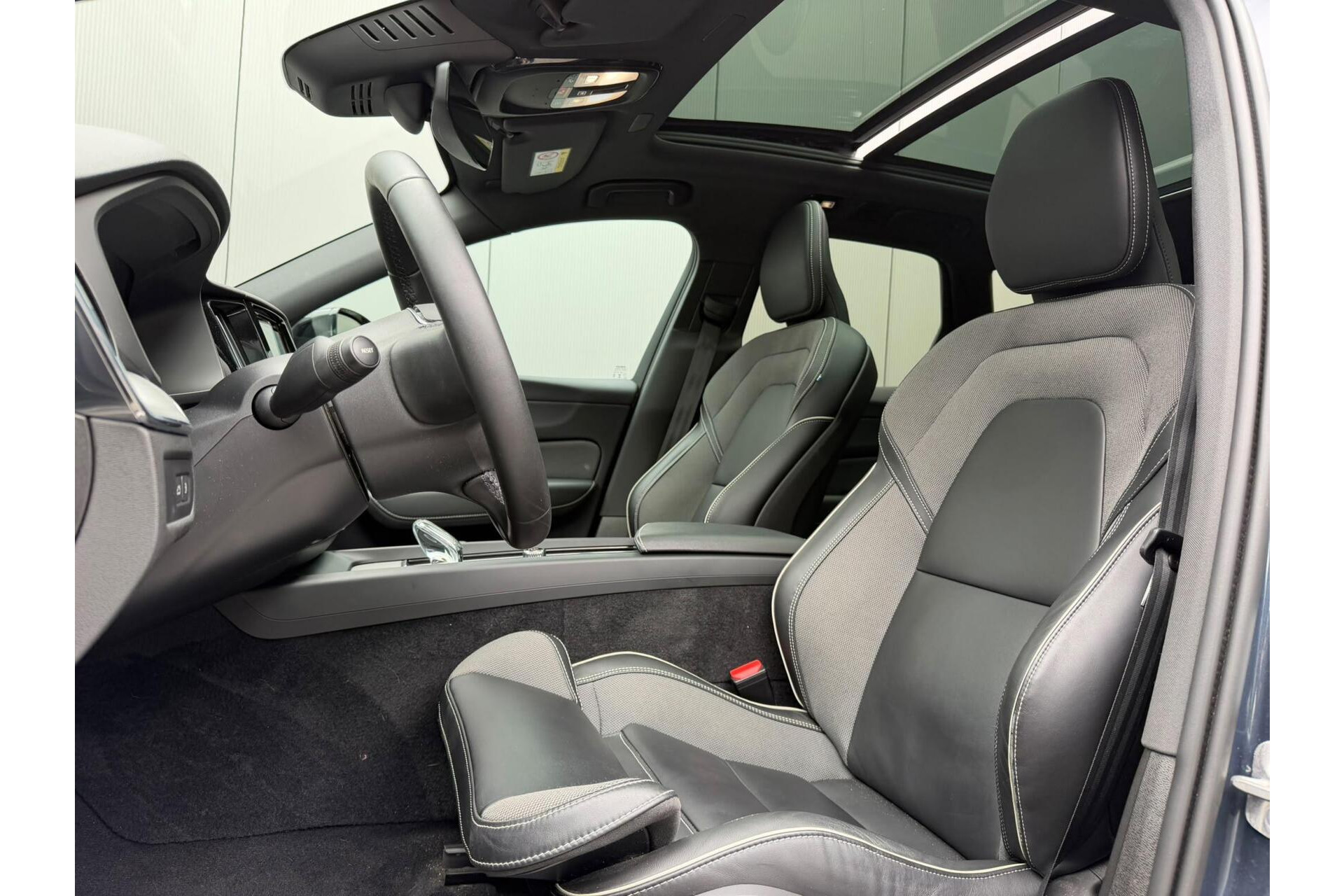 Volvo XC60 2.0 T6 Plug-in hybrid AWD Plus Dark Panorama|H/K Audio|Keyless