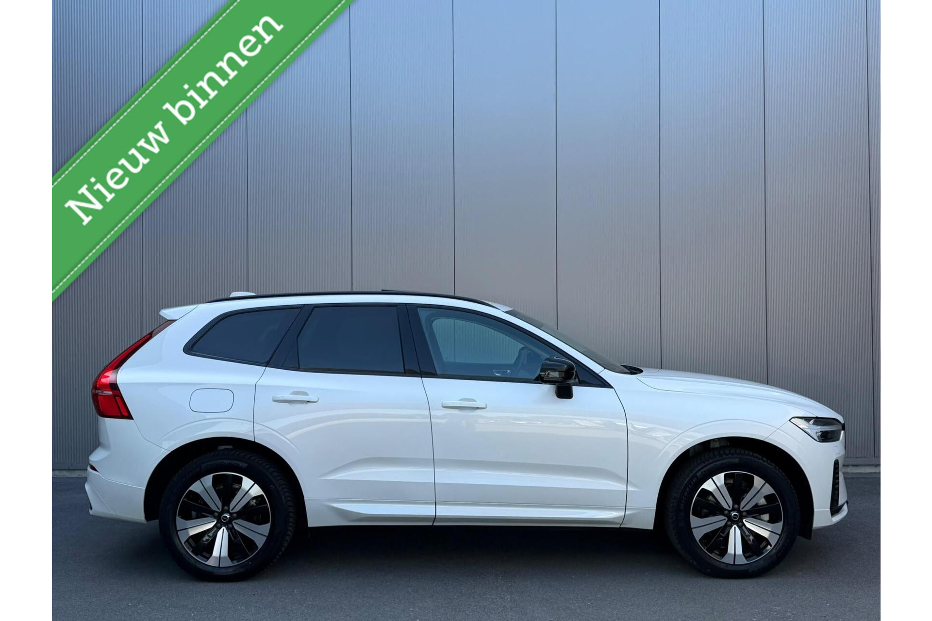 Volvo XC60 - 2.0 T6 Plug-in hybrid AWD Plus Dark Panorama|H/K Audio|Keyless