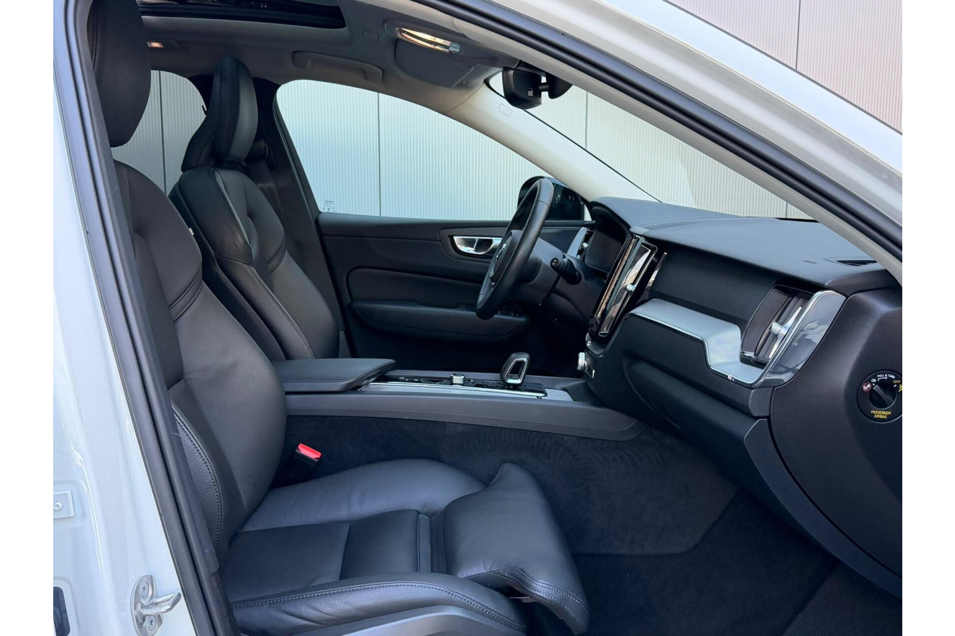 Volvo XC60 2.0 T6 Plug-in hybrid AWD Plus Dark Panorama|H/K Audio|Keyless