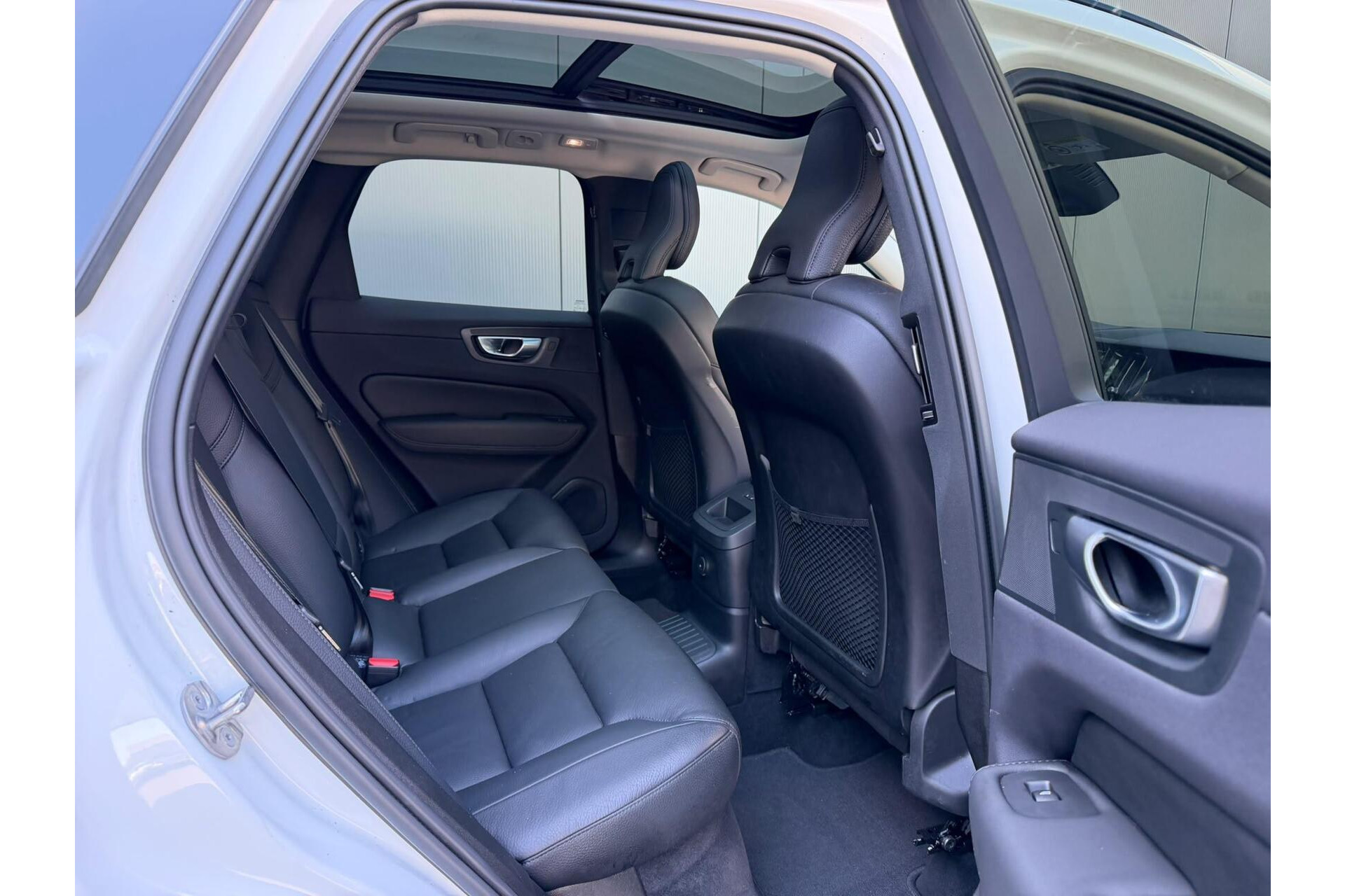 Volvo XC60 2.0 T6 Plug-in hybrid AWD Plus Dark Panorama|H/K Audio|Keyless