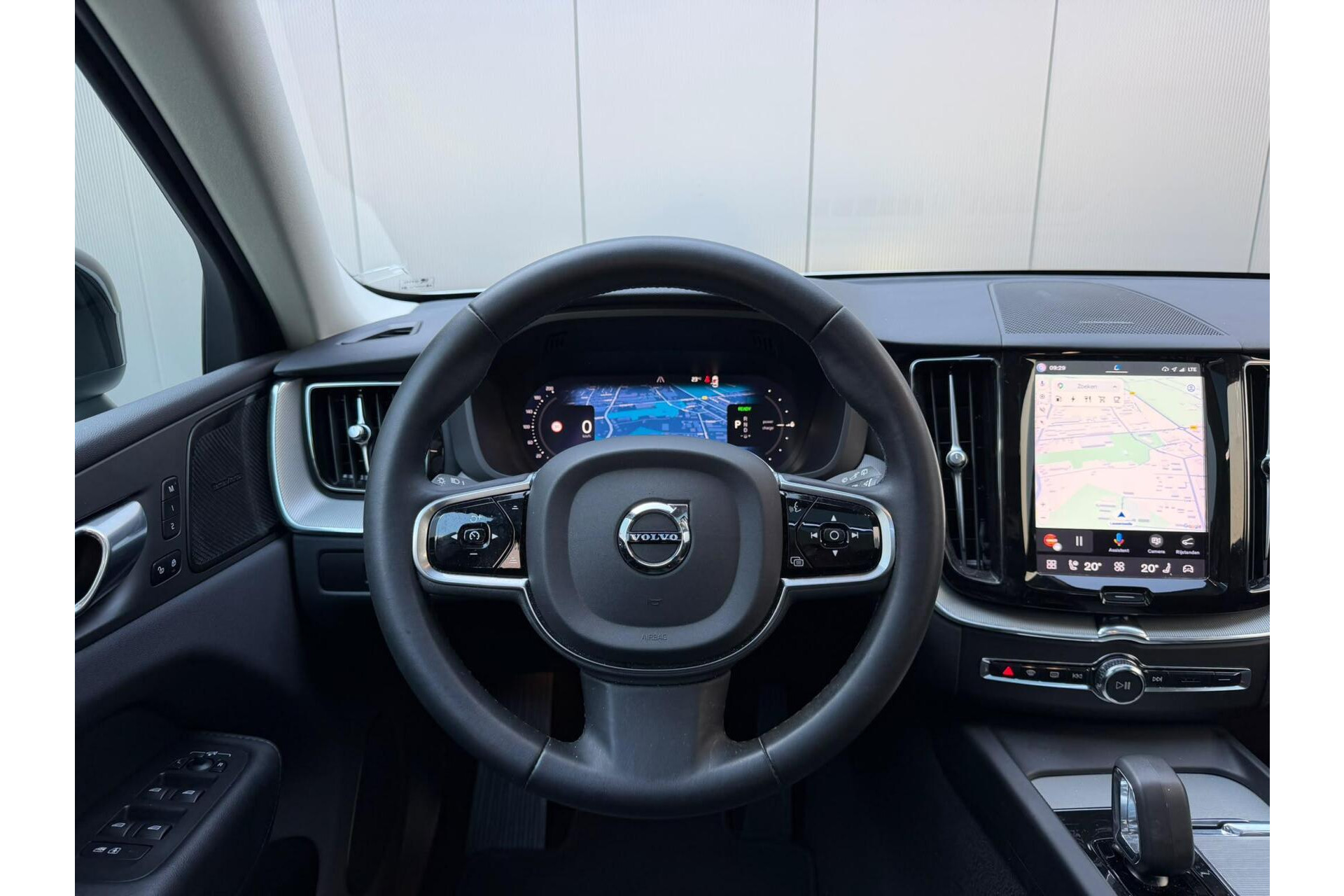 Volvo XC60 2.0 T6 Plug-in hybrid AWD Plus Dark Panorama|H/K Audio|Keyless