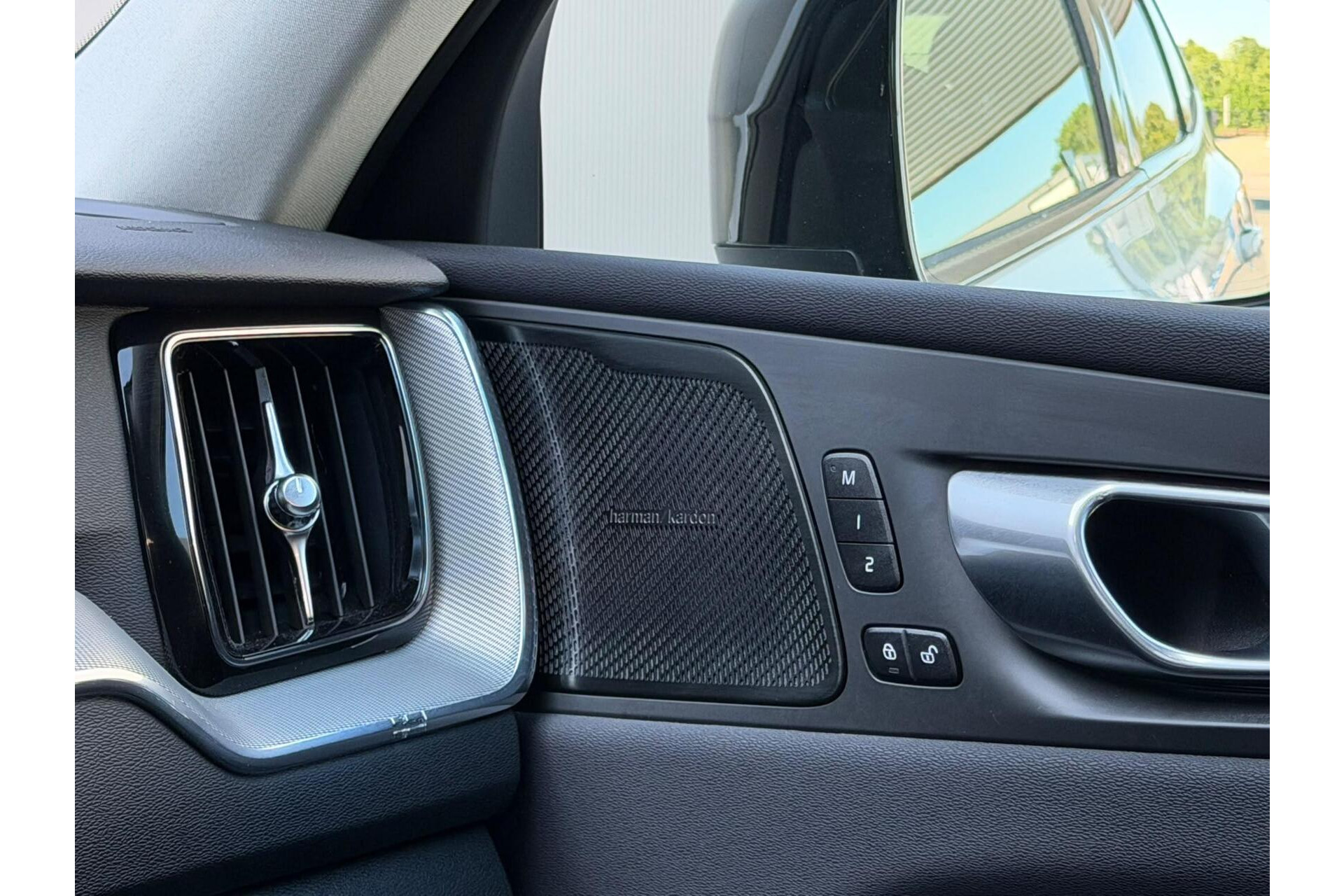 Volvo XC60 2.0 T6 Plug-in hybrid AWD Plus Dark Panorama|H/K Audio|Keyless