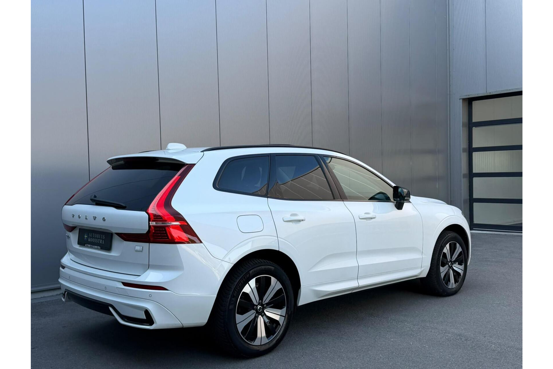 Volvo XC60 2.0 T6 Plug-in hybrid AWD Plus Dark Panorama|H/K Audio|Keyless