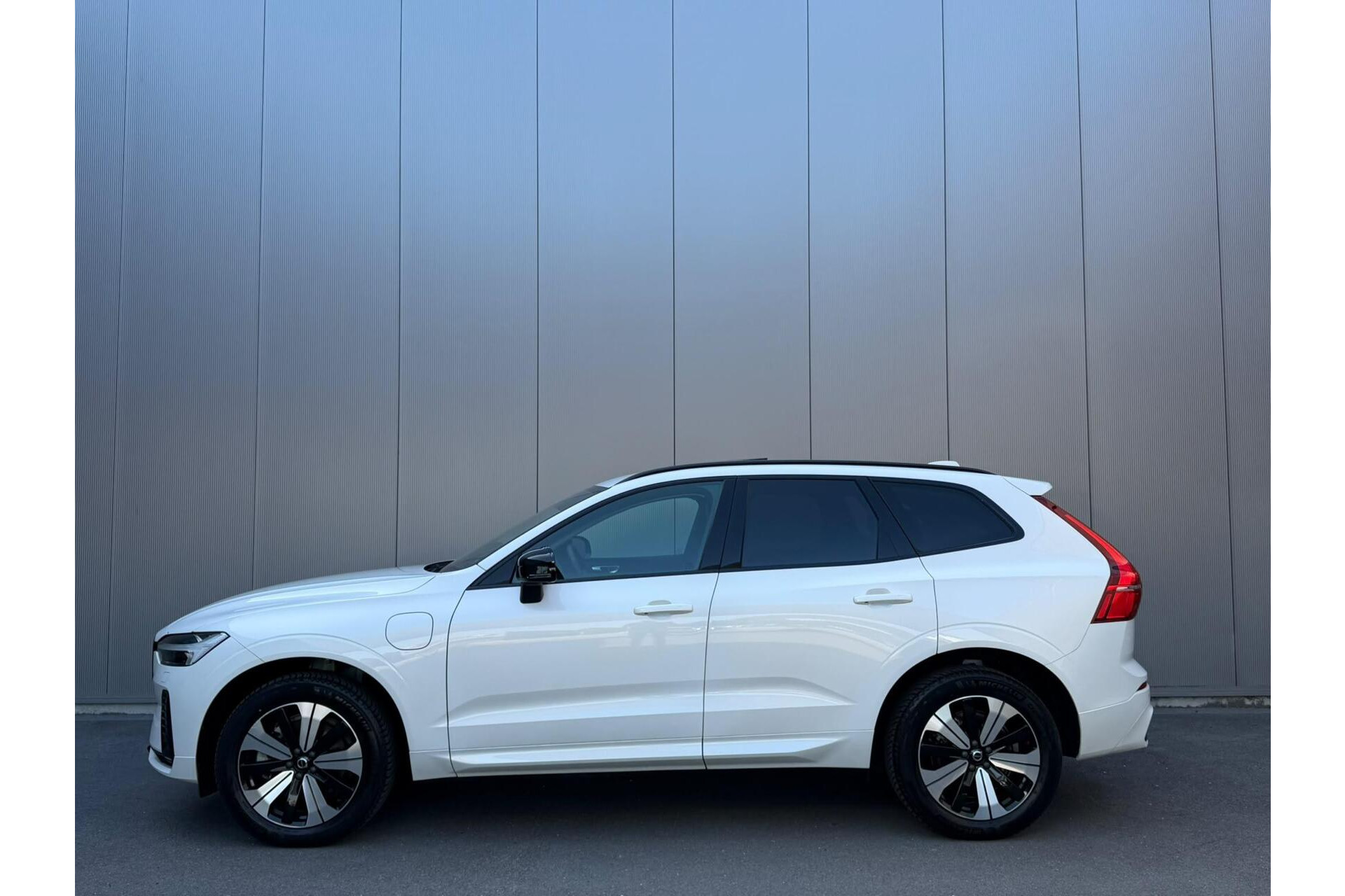 Volvo XC60 2.0 T6 Plug-in hybrid AWD Plus Dark Panorama|H/K Audio|Keyless
