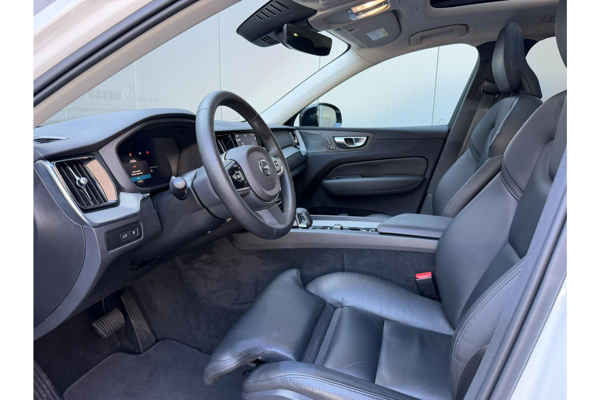 Volvo XC60 2.0 T6 Plug-in hybrid AWD Plus Dark Panorama|H/K Audio|Keyless