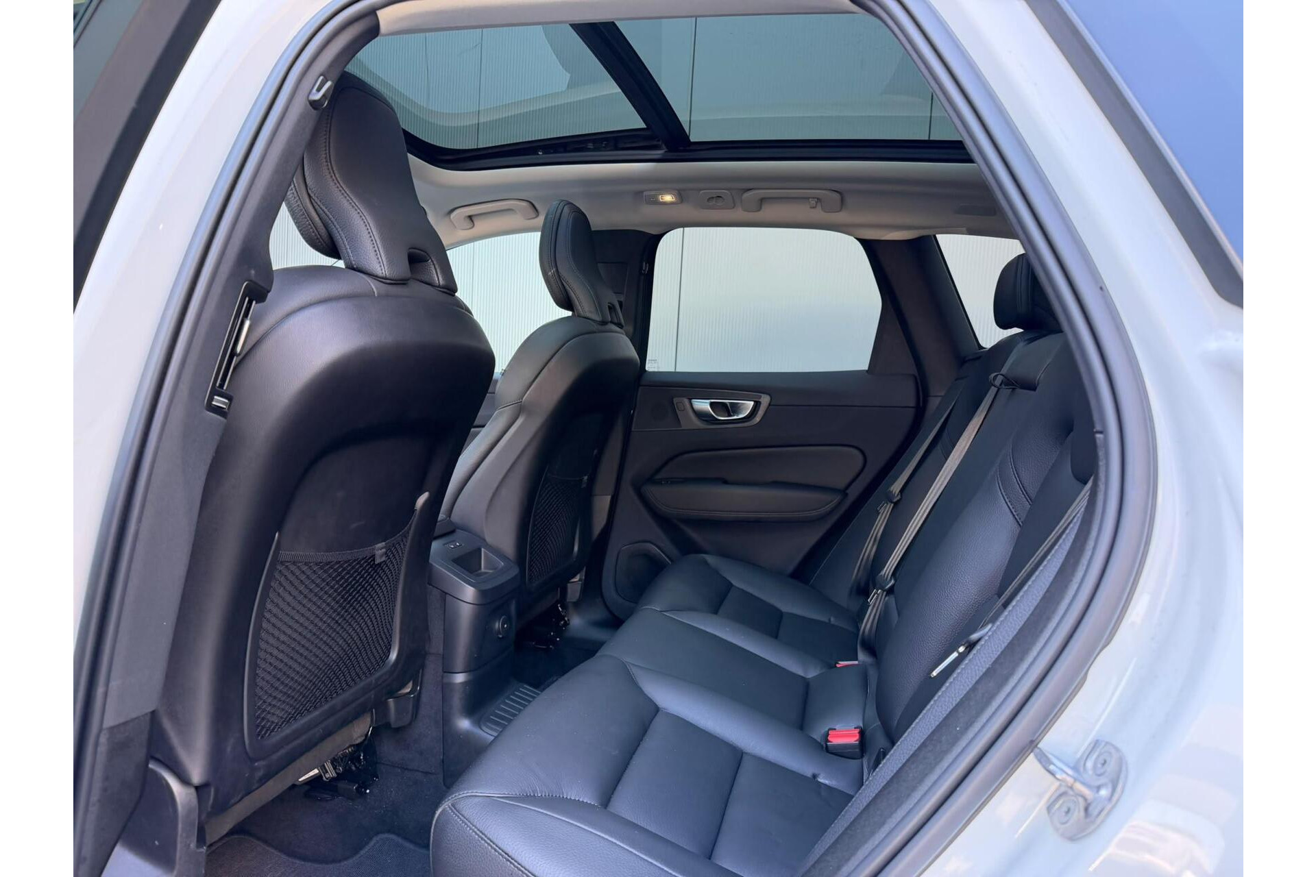 Volvo XC60 2.0 T6 Plug-in hybrid AWD Plus Dark Panorama|H/K Audio|Keyless