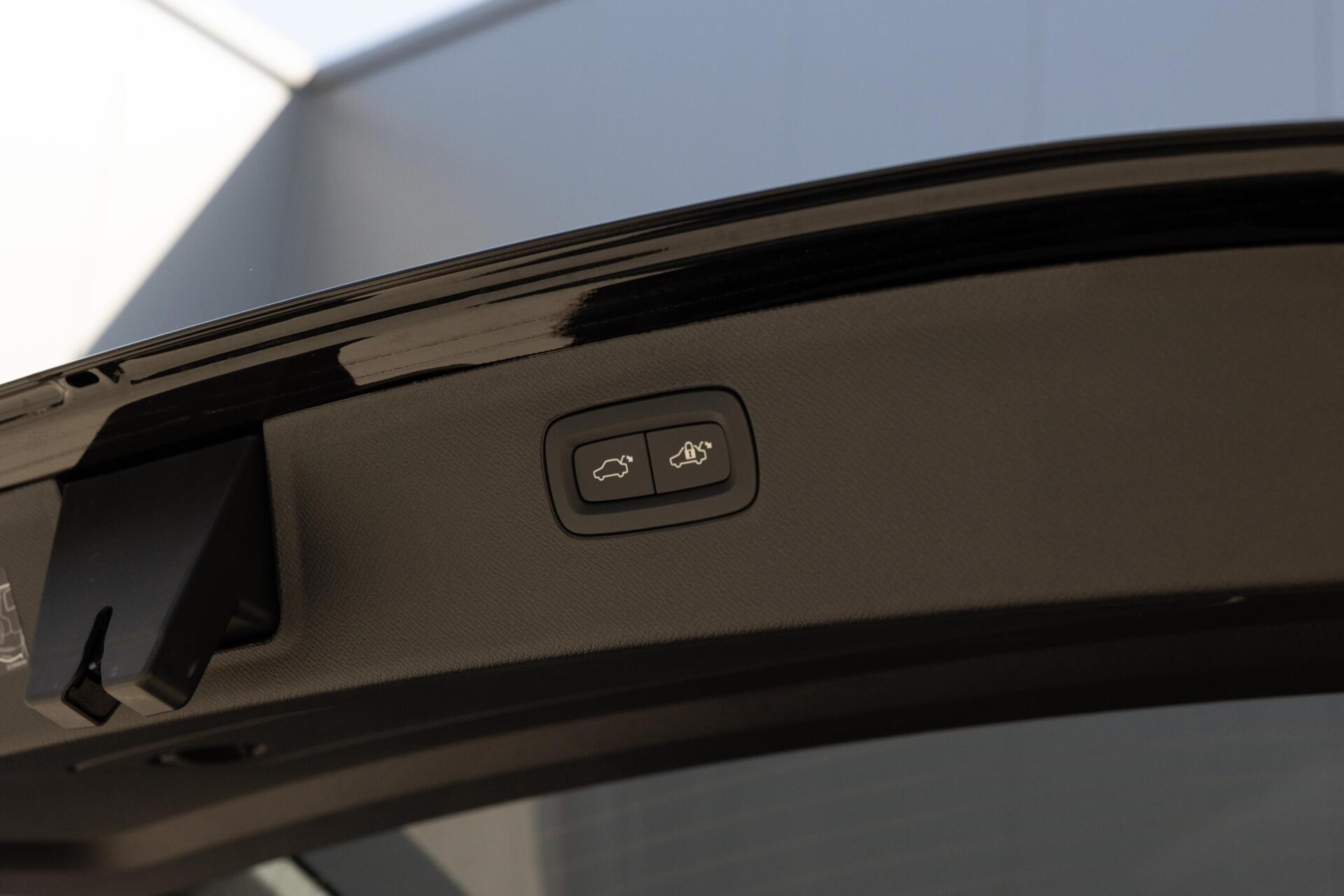 Volvo XC90 T8 Plug-in hybrid AWD Ultra Dark MY 2027 FULL OPTION