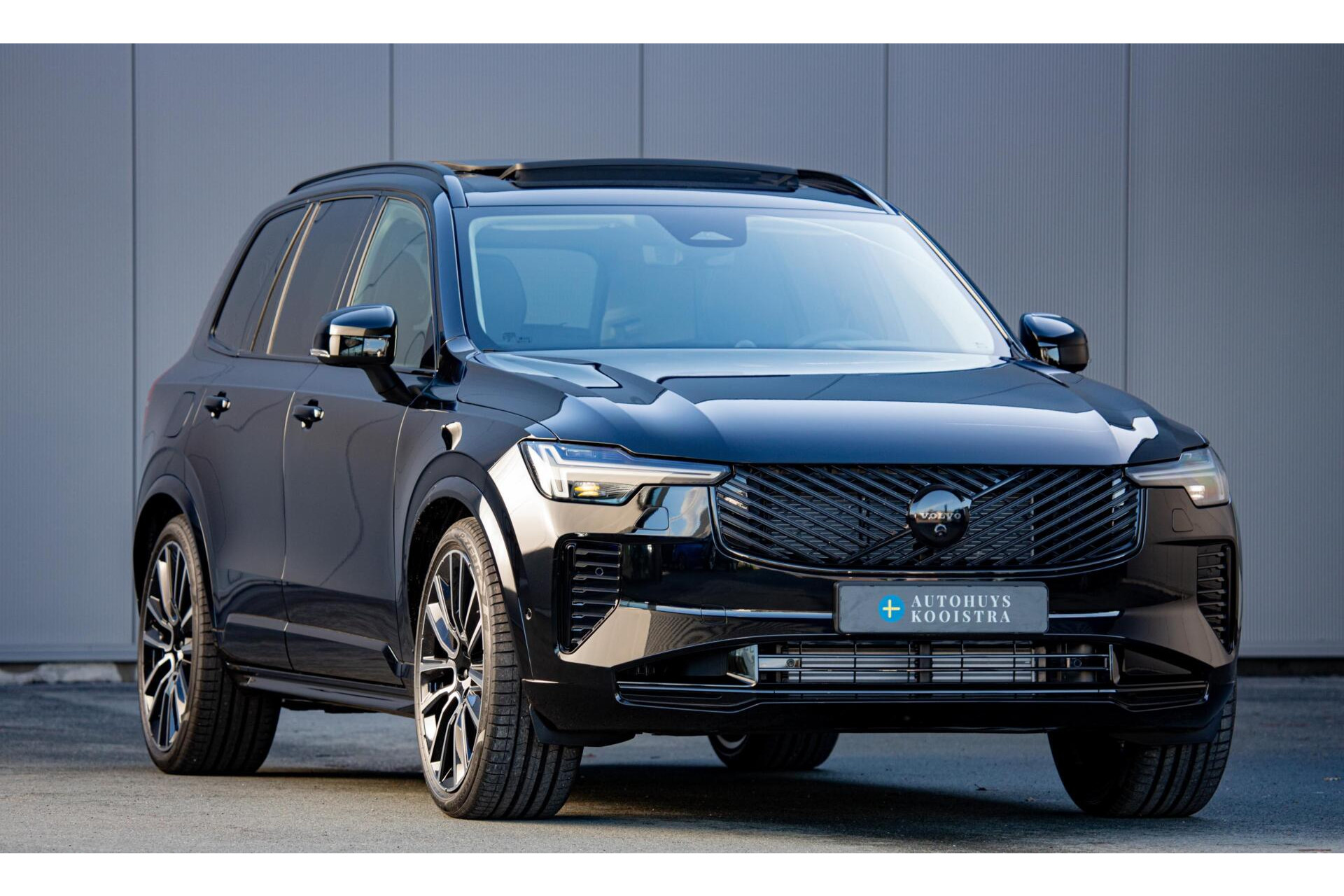 Volvo XC90 T8 Plug-in hybrid AWD MY 2027 Vanaf €76.945,-