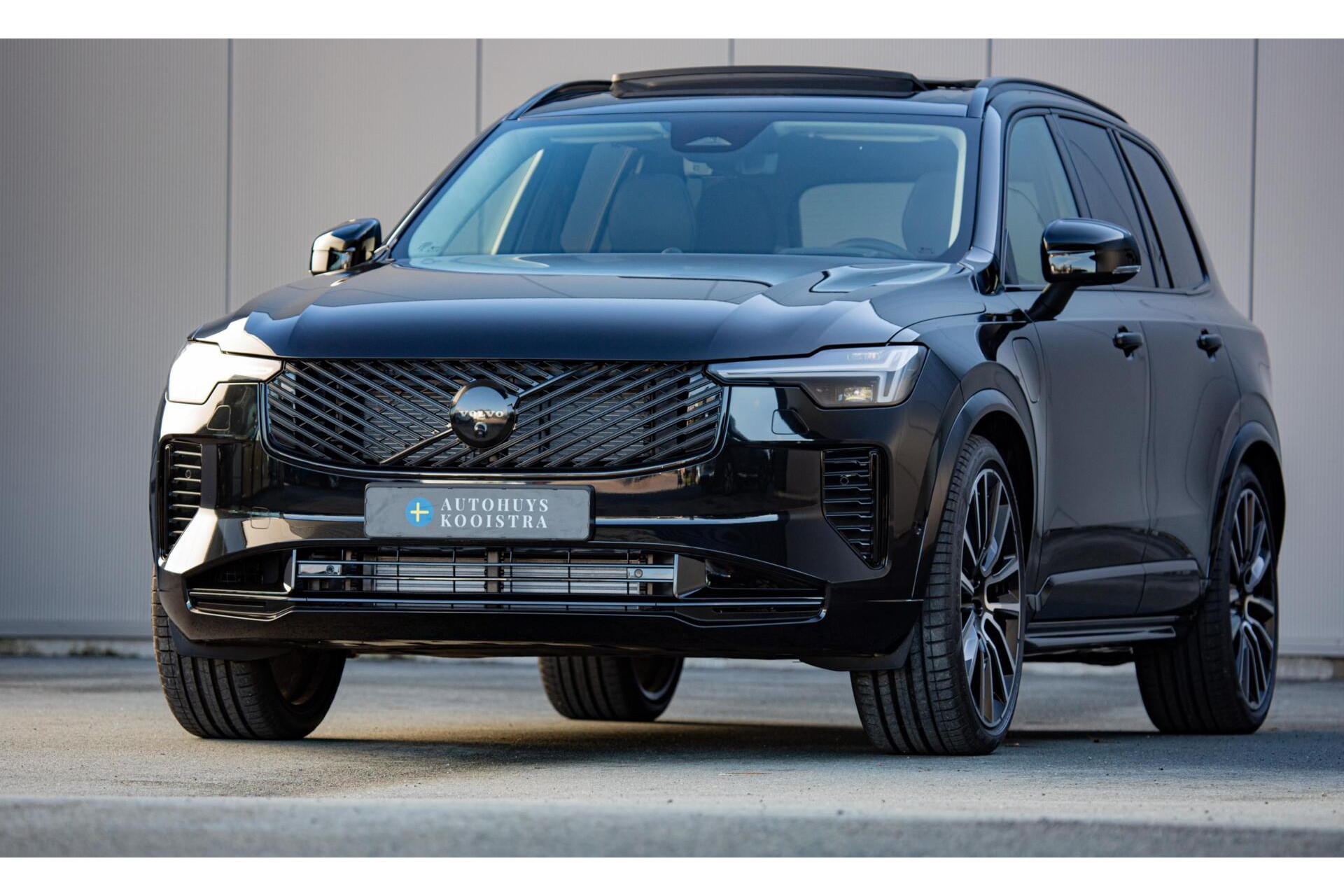Volvo XC90 T8 Plug-in hybrid AWD MY 2027 Vanaf €76.945,-