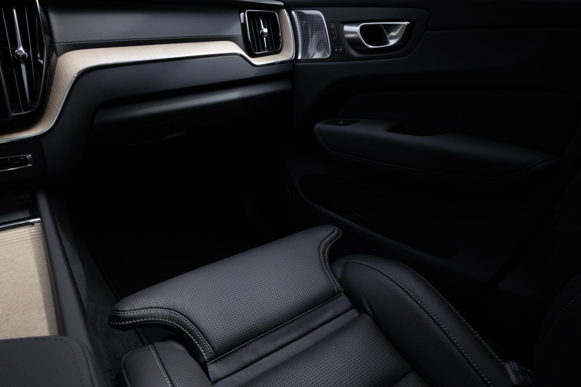 Volvo XC60 T8 Plug-in hybrid AWD Ultra Dark Snel Leverbaar! Te bestellen!