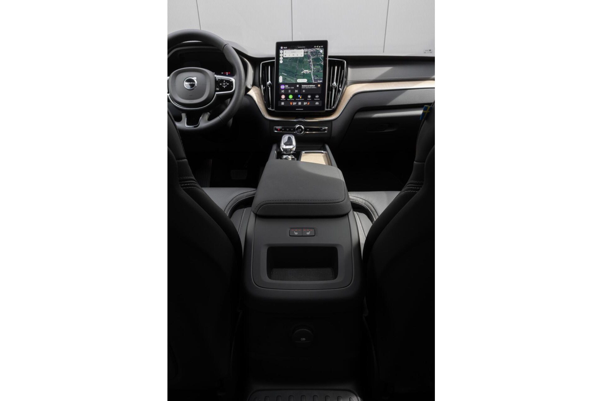 Volvo XC60 T8 Plug-in hybrid AWD Ultra Dark Snel Leverbaar! Te bestellen!