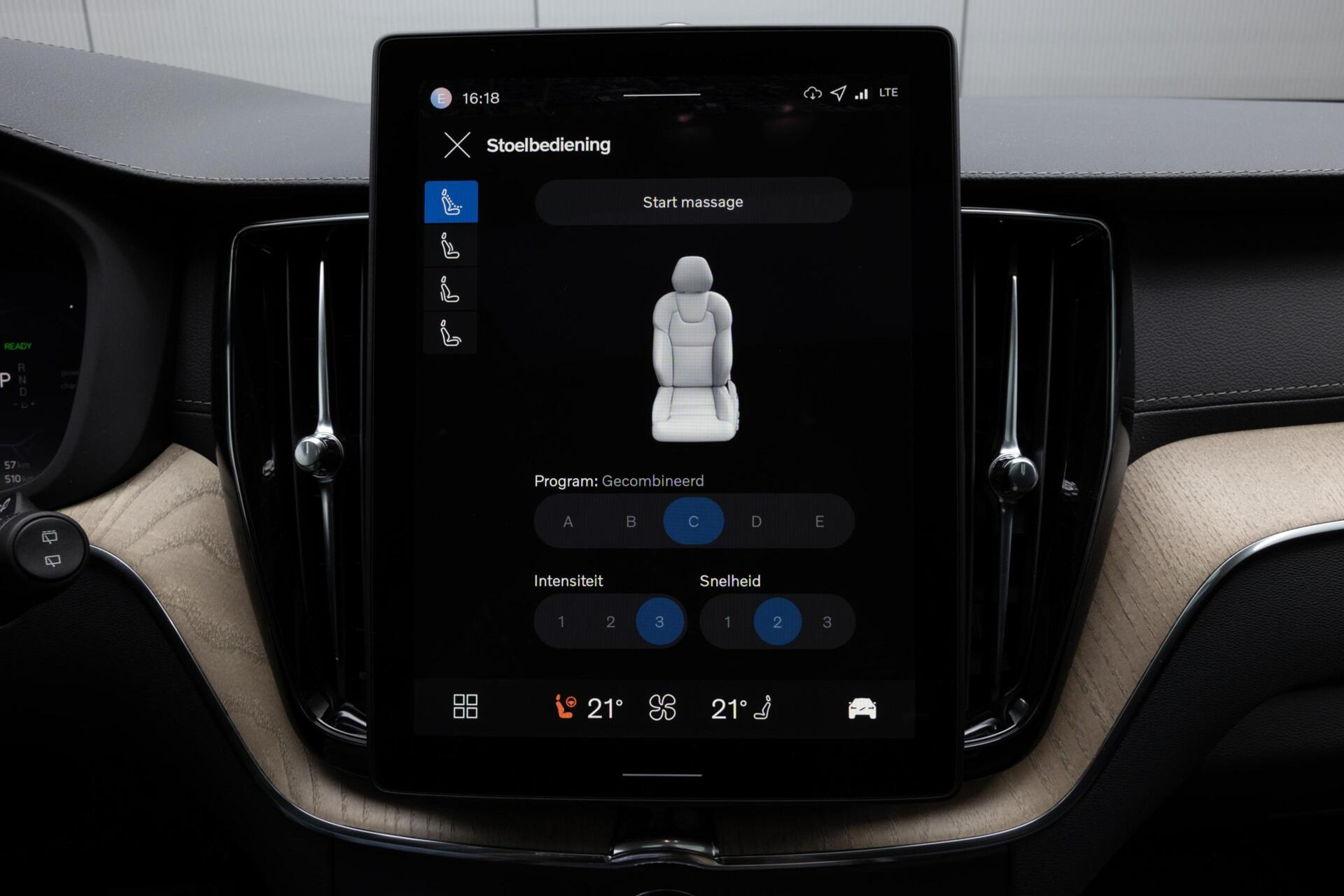 Volvo XC60 T8 Plug-in hybrid AWD Ultra Dark Snel Leverbaar! Te bestellen!