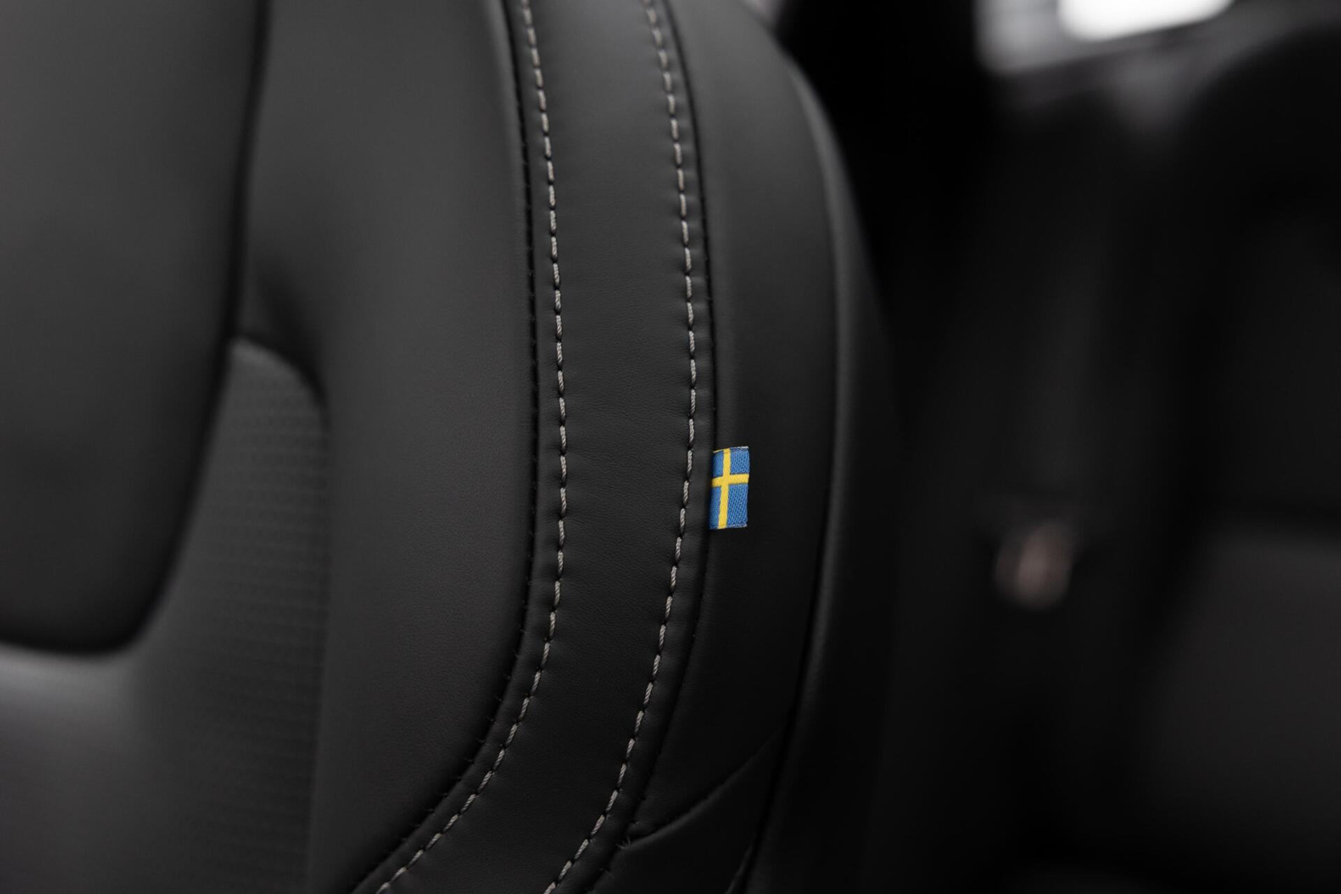 Volvo XC60 T8 Plug-in hybrid AWD Ultra Dark Snel Leverbaar! Te bestellen!