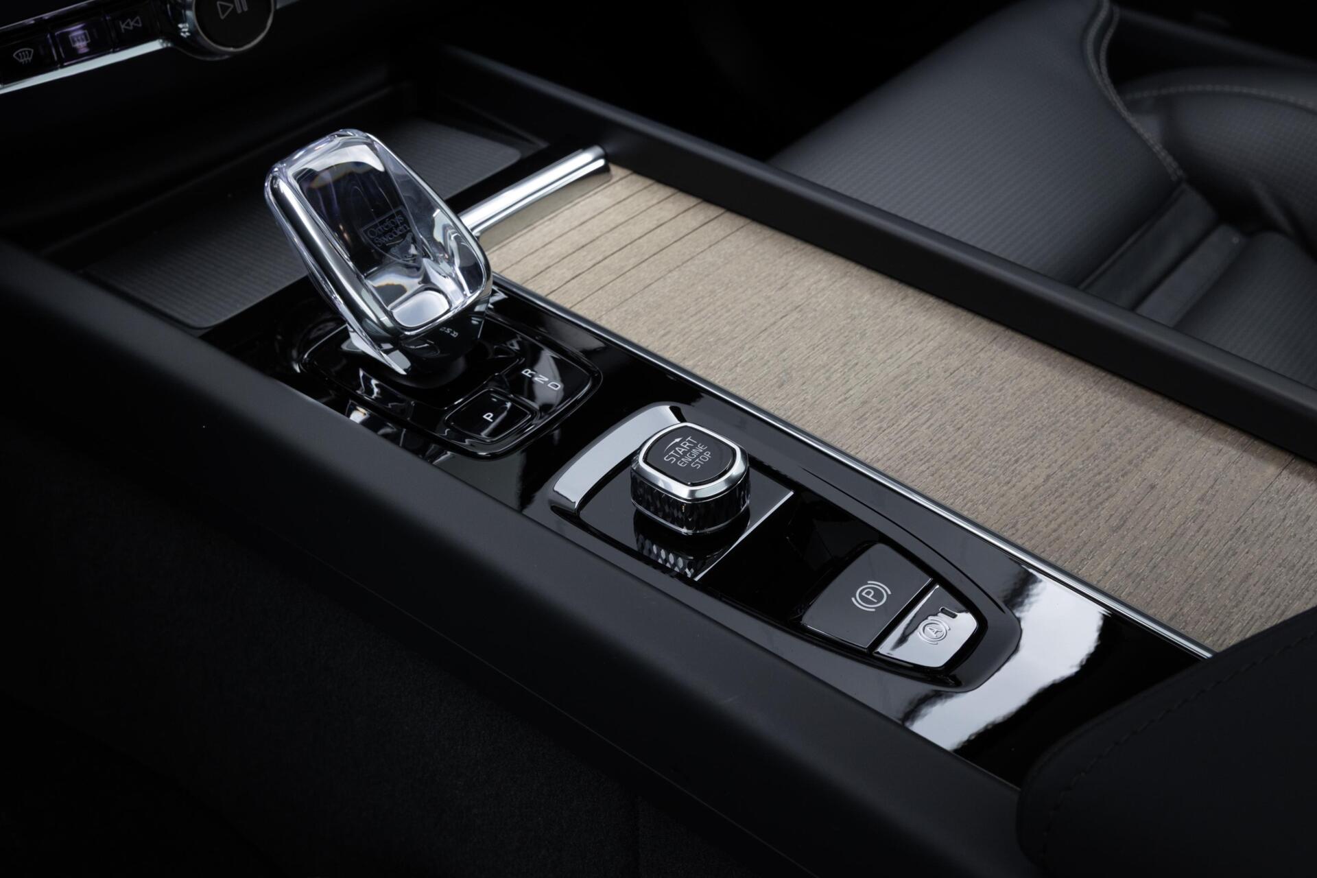 Volvo XC60 T8 Plug-in hybrid AWD Ultra Dark Snel Leverbaar! Te bestellen!