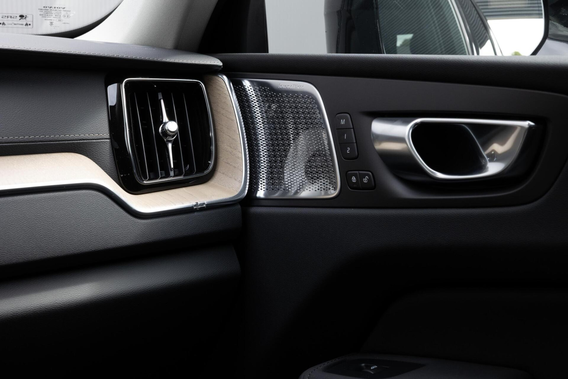 Volvo XC60 T8 Plug-in hybrid AWD Ultra Dark Snel Leverbaar! Te bestellen!