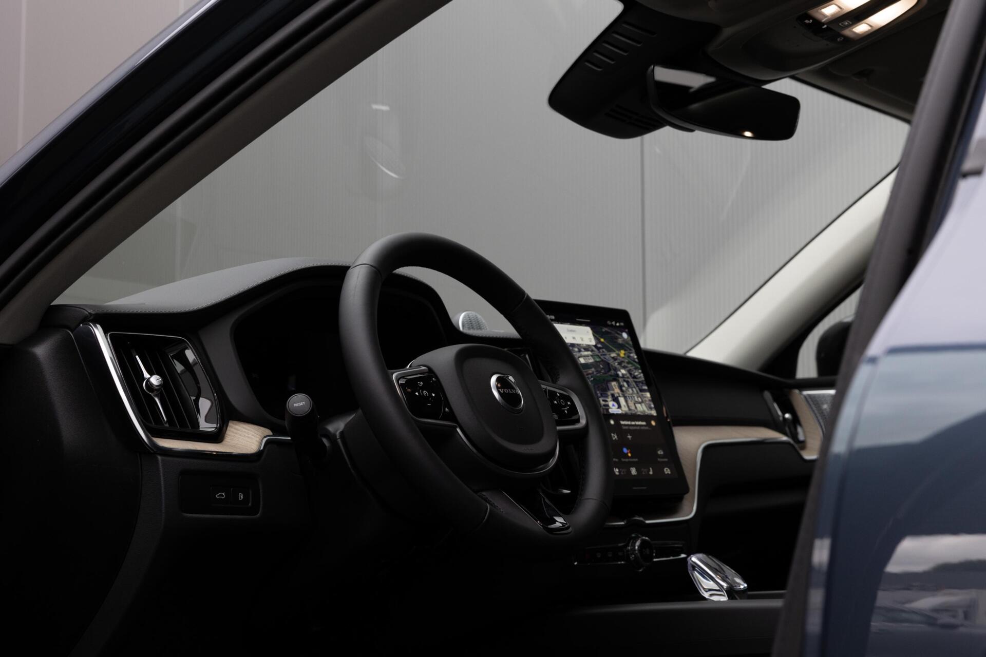 Volvo XC60 T8 Plug-in hybrid AWD Ultra Dark Snel Leverbaar! Te bestellen!