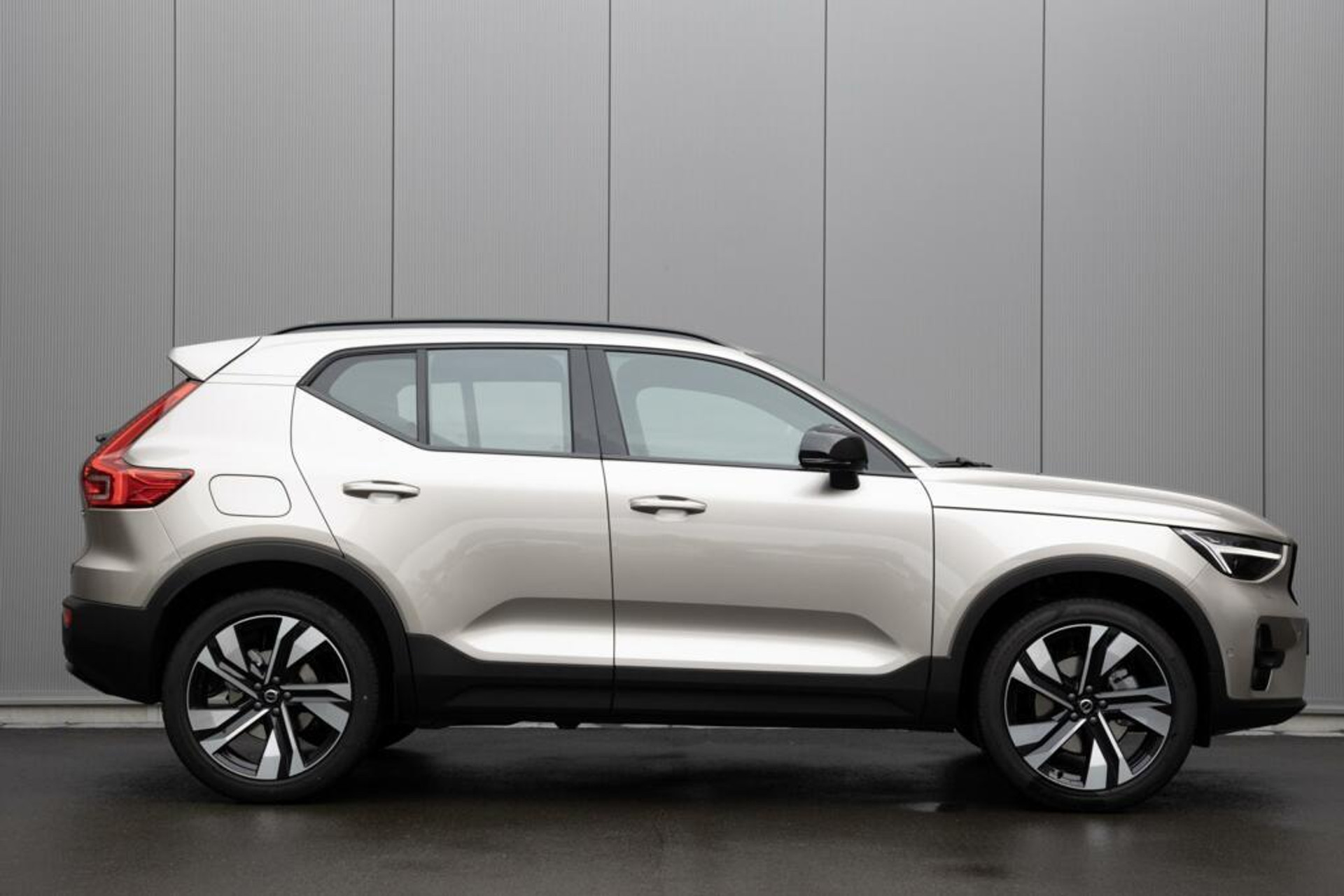 Volvo XC40 B4 MY2027 SAMENSTELLEN EXTRA VOORDEEL