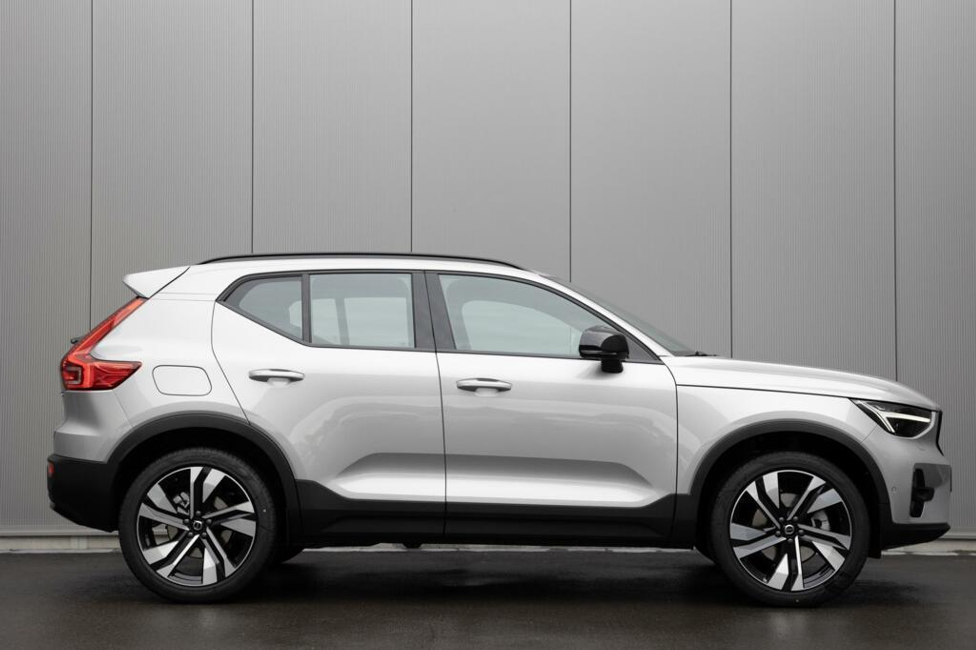Volvo XC40 B4 MY2027 SAMENSTELLEN EXTRA VOORDEEL
