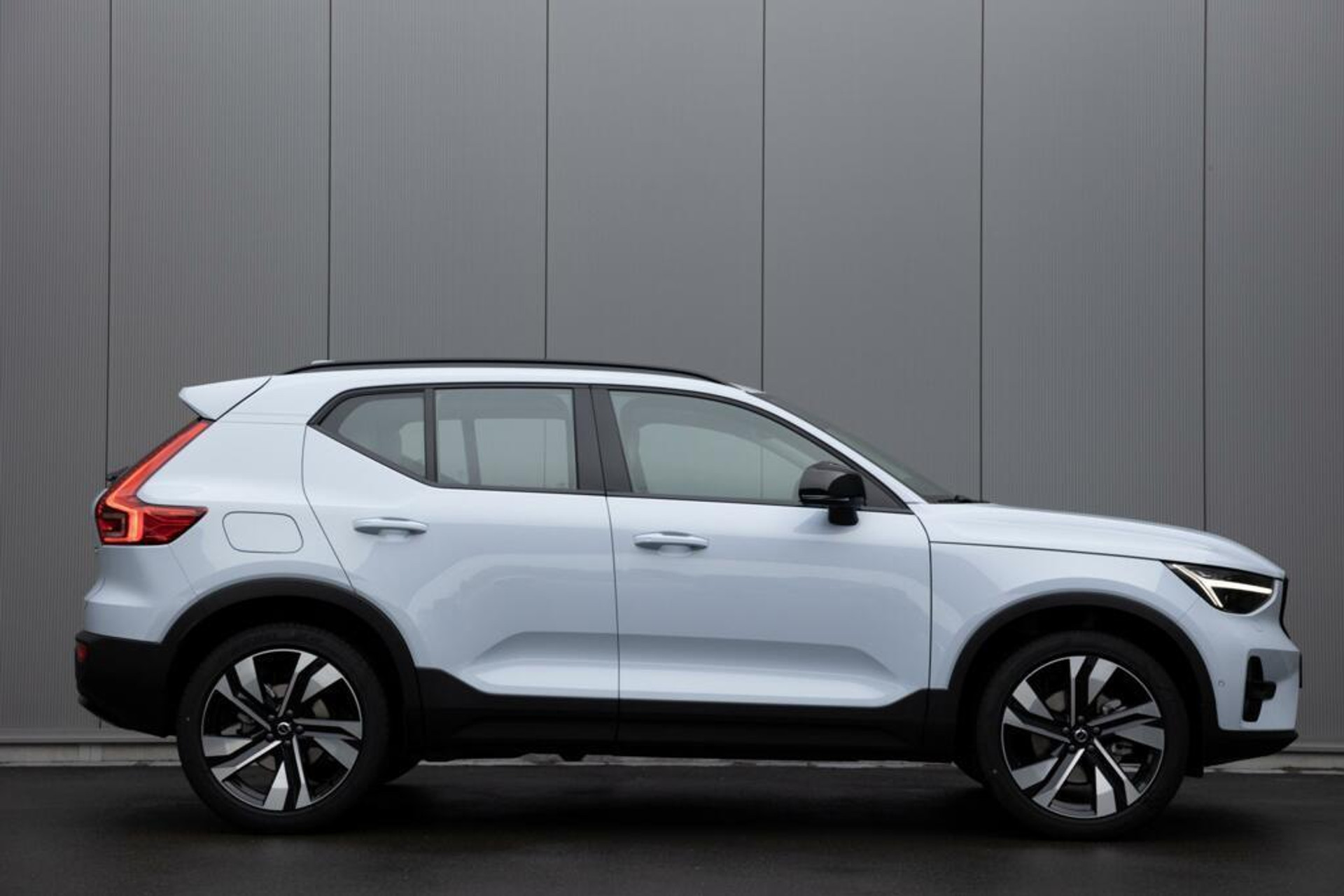 Volvo XC40 B4 MY2027 SAMENSTELLEN EXTRA VOORDEEL