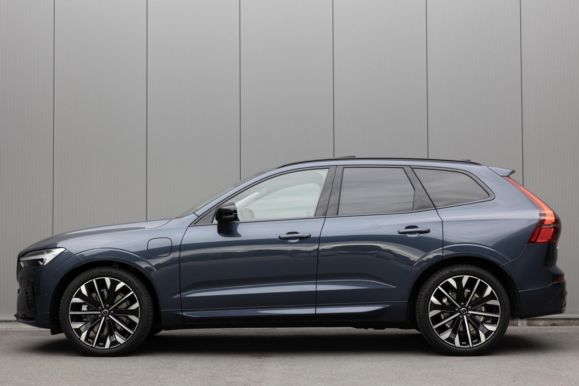 Volvo XC60 T6 Plug-in hybrid AWD Ultra Dark Snel Leverbaar! Te bestellen!