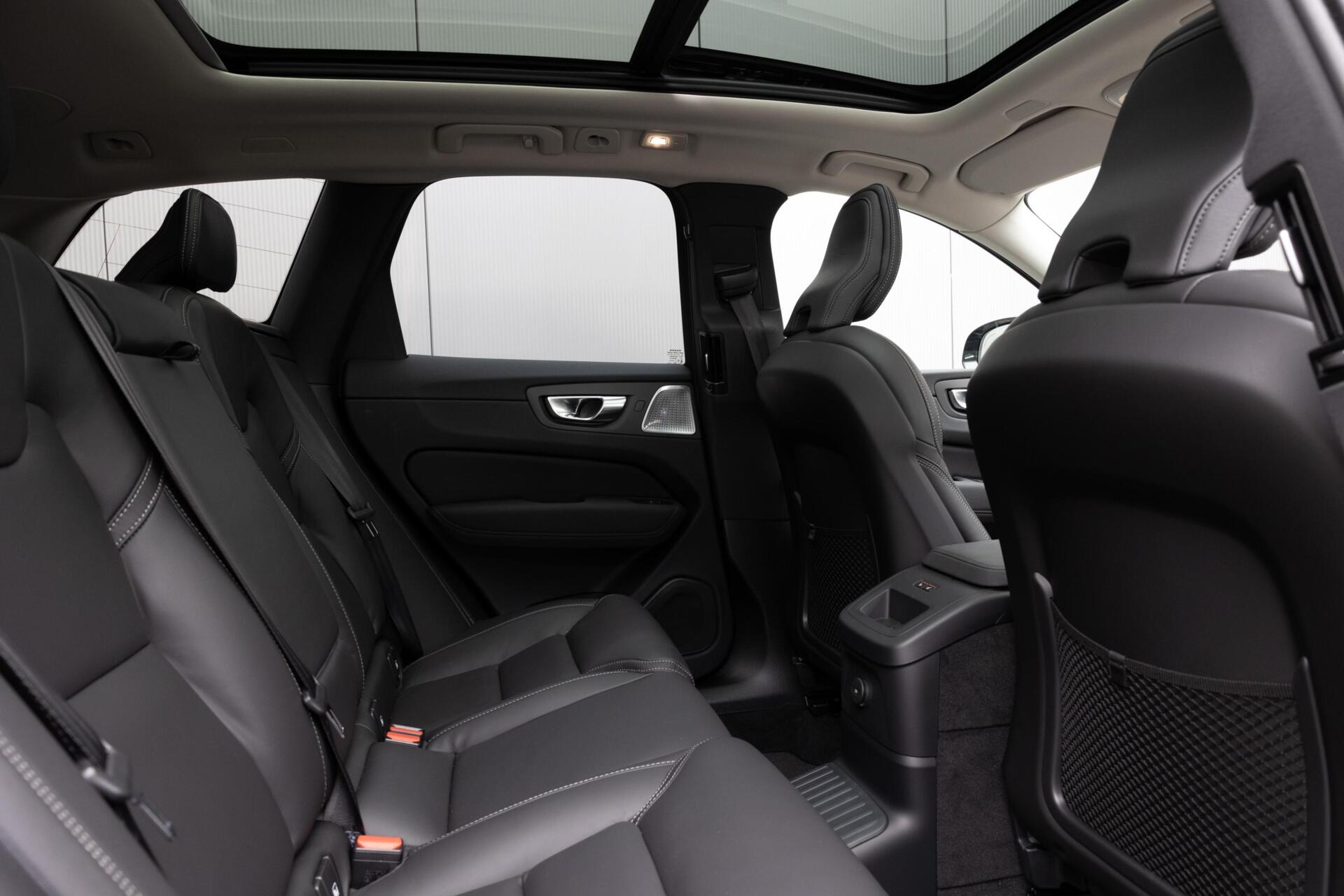 Volvo XC60 T6 Plug-in hybrid AWD Ultra Dark Snel Leverbaar! Te bestellen!